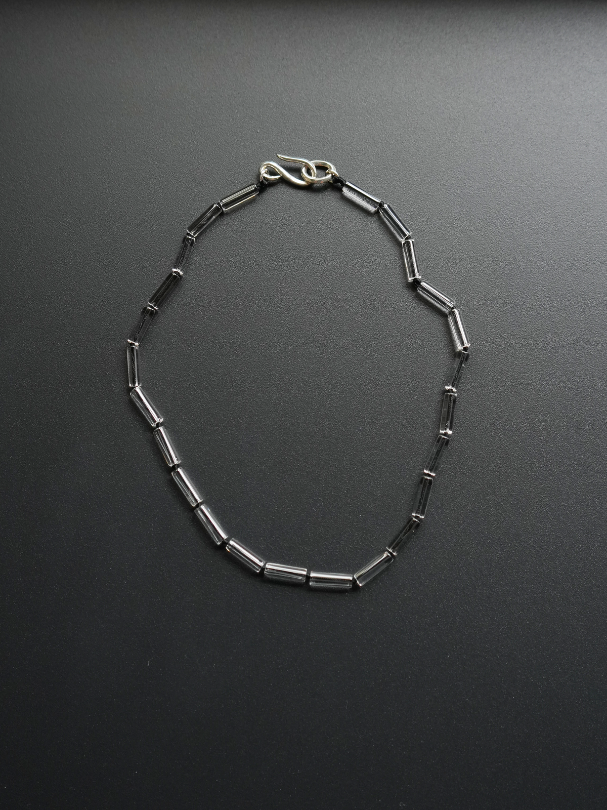 SMALL TUBE CRYSTAL NECKLACE