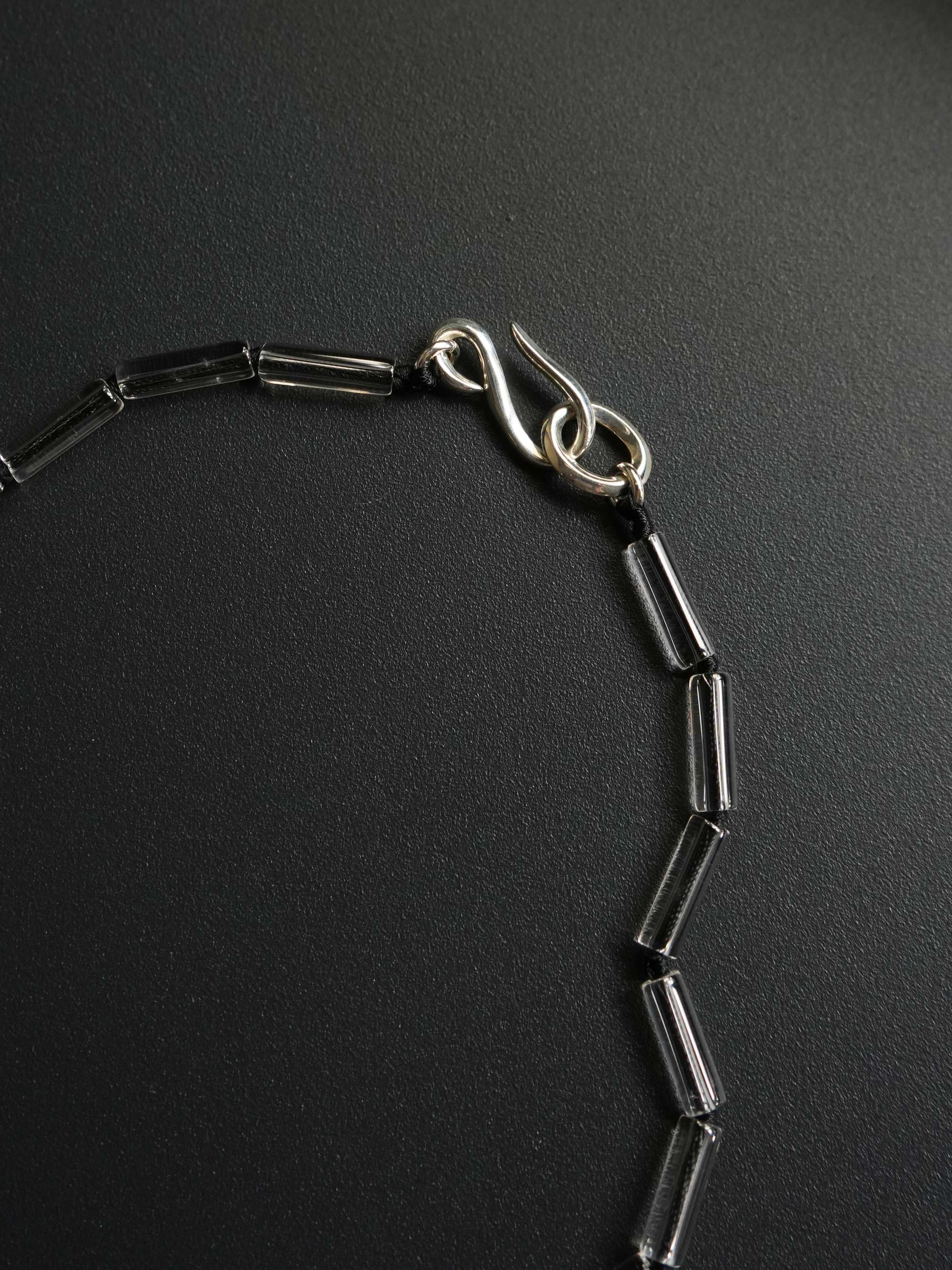 SMALL TUBE CRYSTAL NECKLACE