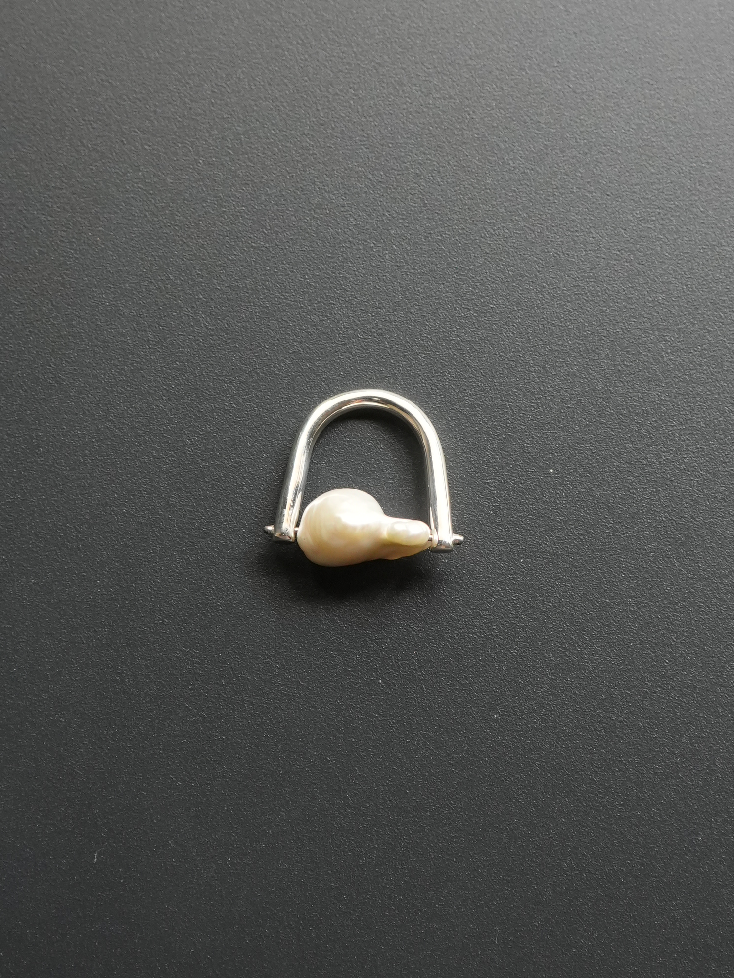 DISTORTED PEARL RING