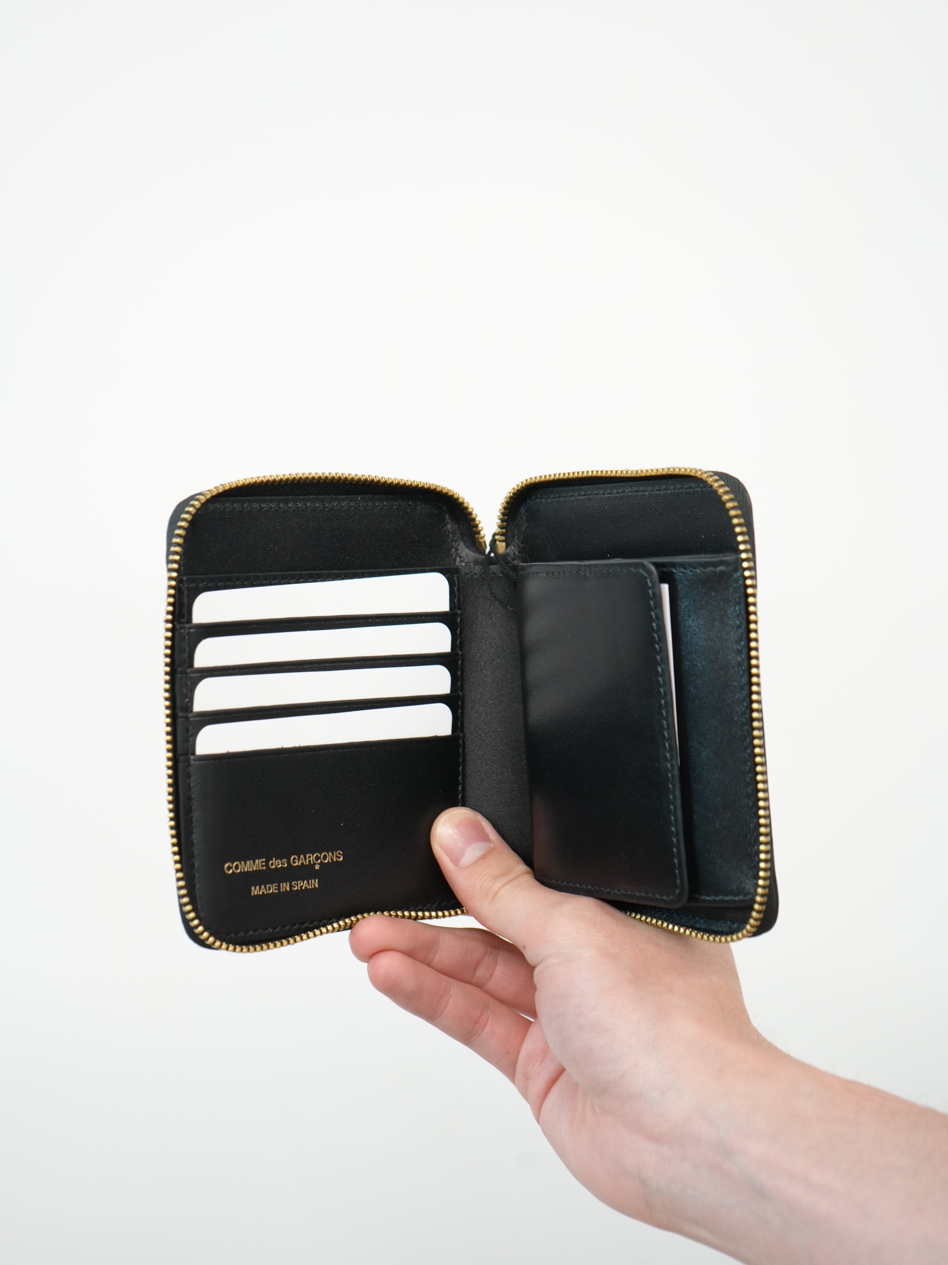 CLASSIC LEATHER LINE(2つ折りZIP WALLET)