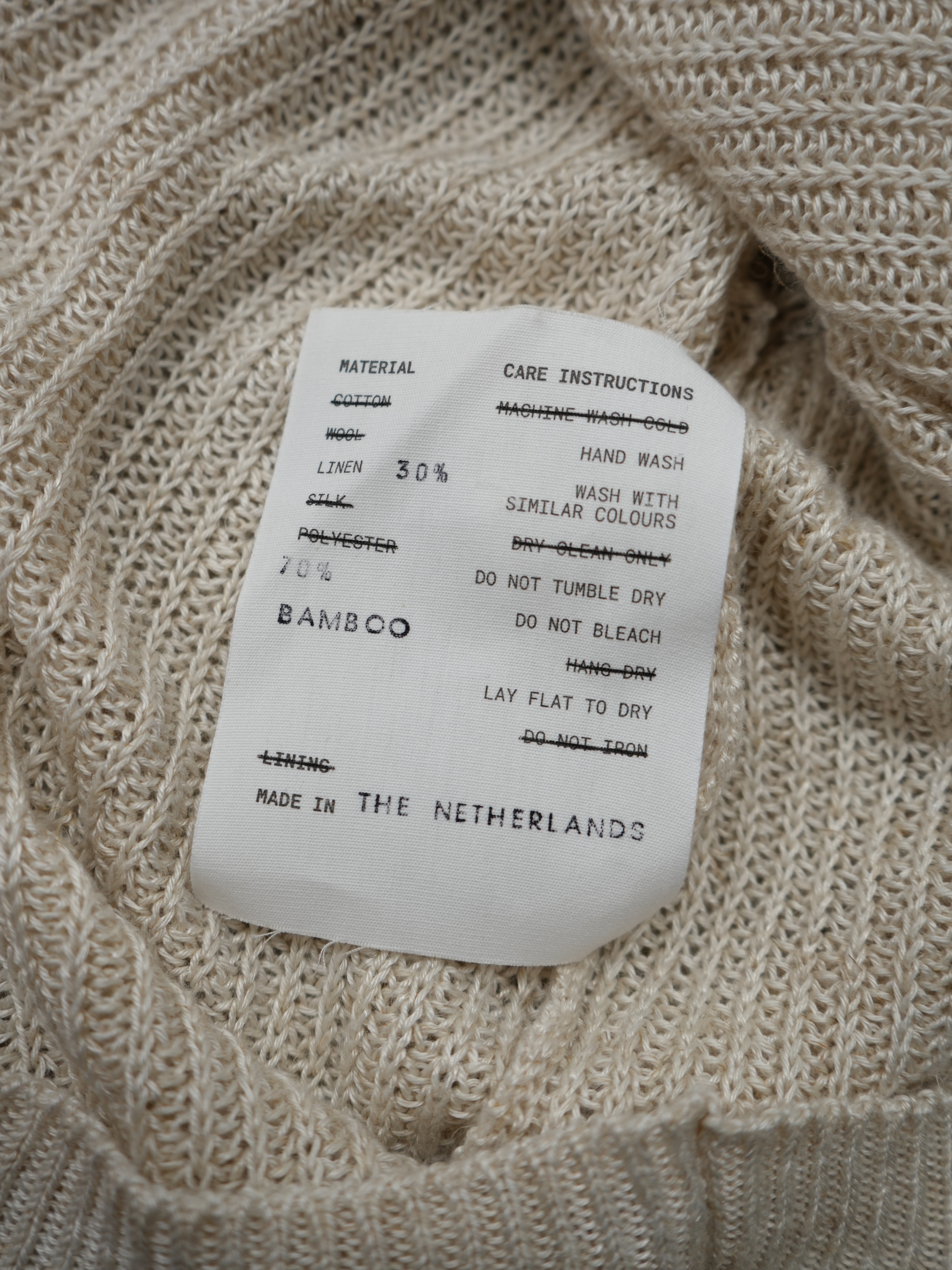 SQUQRE NECK SWEATER