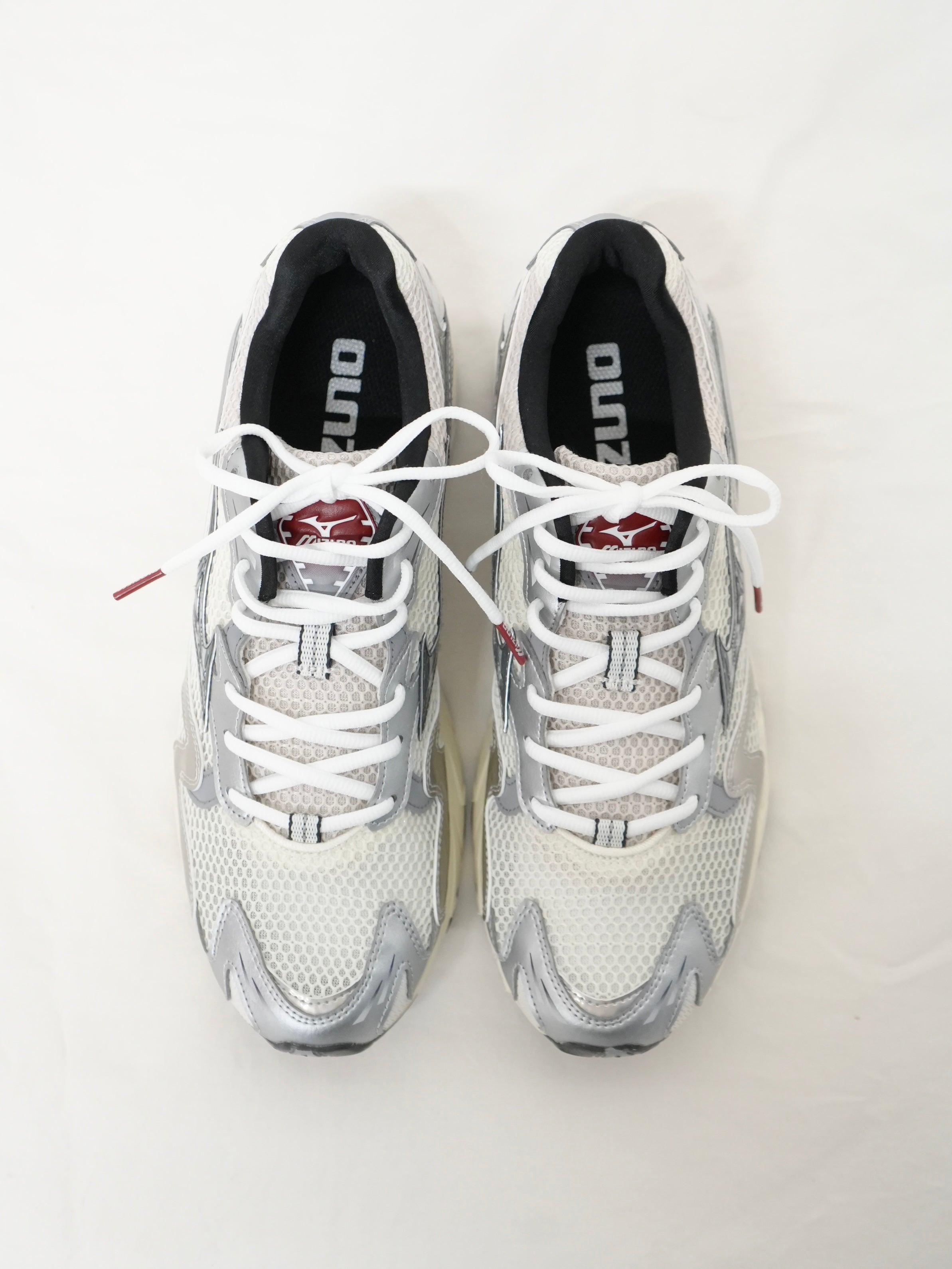 WAVERIDER10(OFF WHITE/BLACK/RED)
