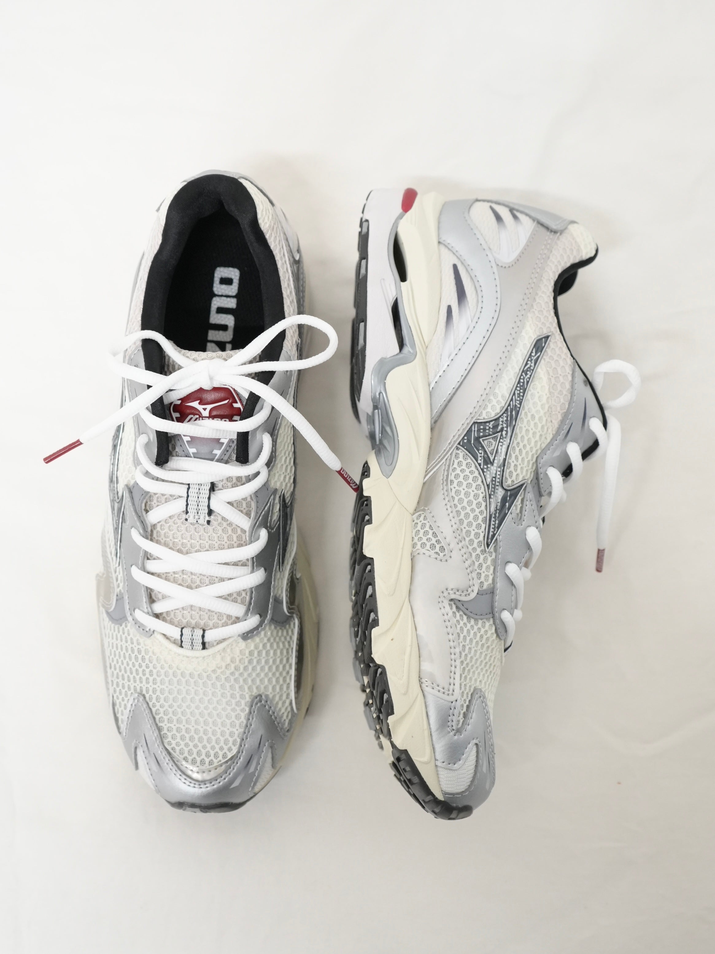 WAVERIDER10(OFF WHITE/BLACK/RED)