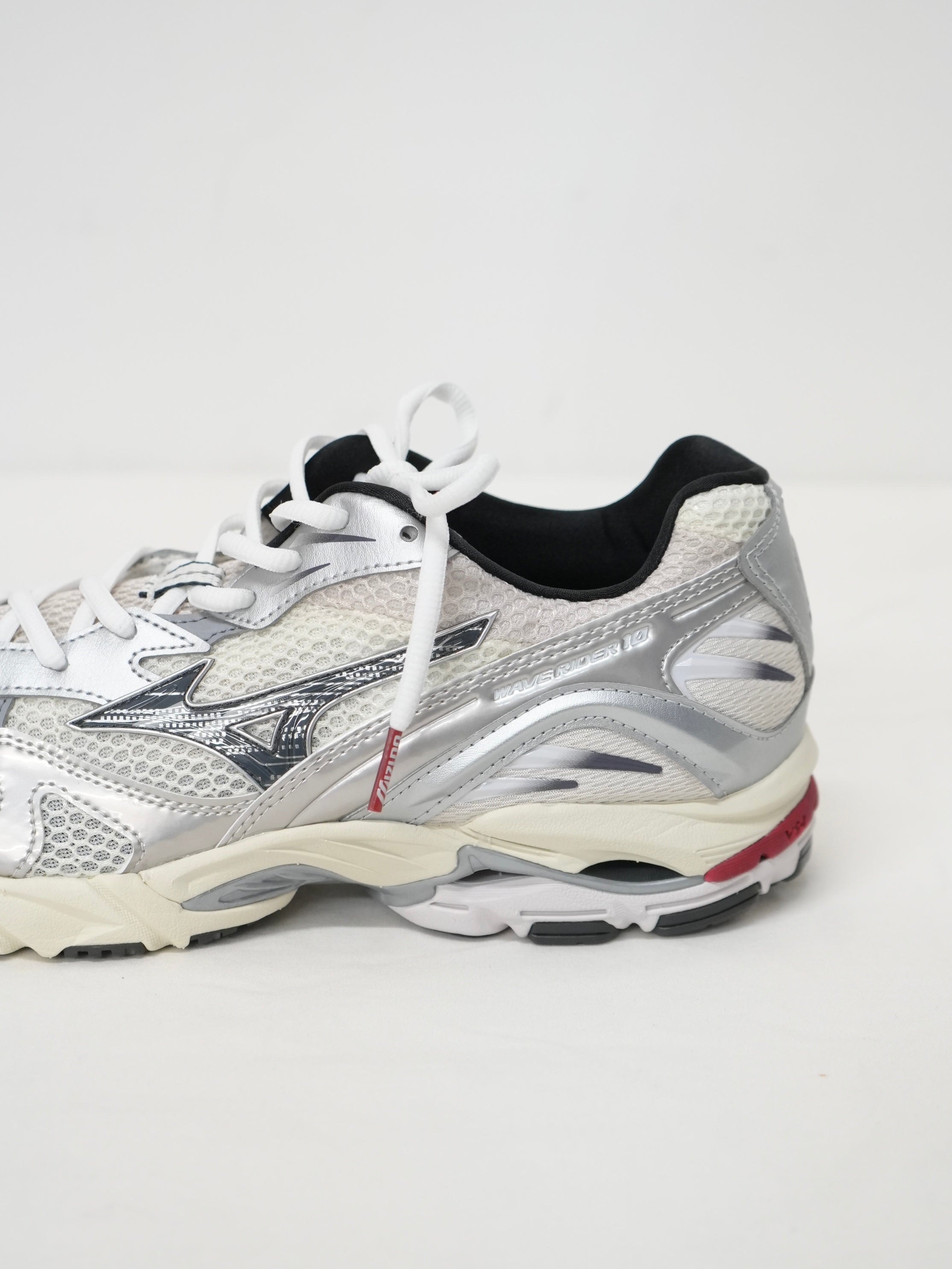 WAVERIDER10(OFF WHITE/BLACK/RED)