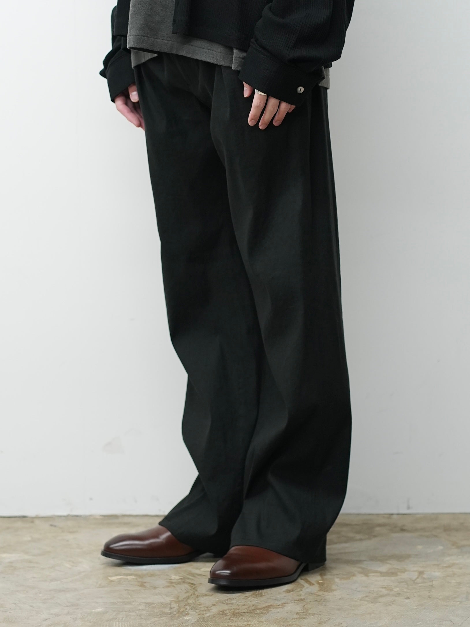 L/R SHOE CUT SLACKS(BLACK)