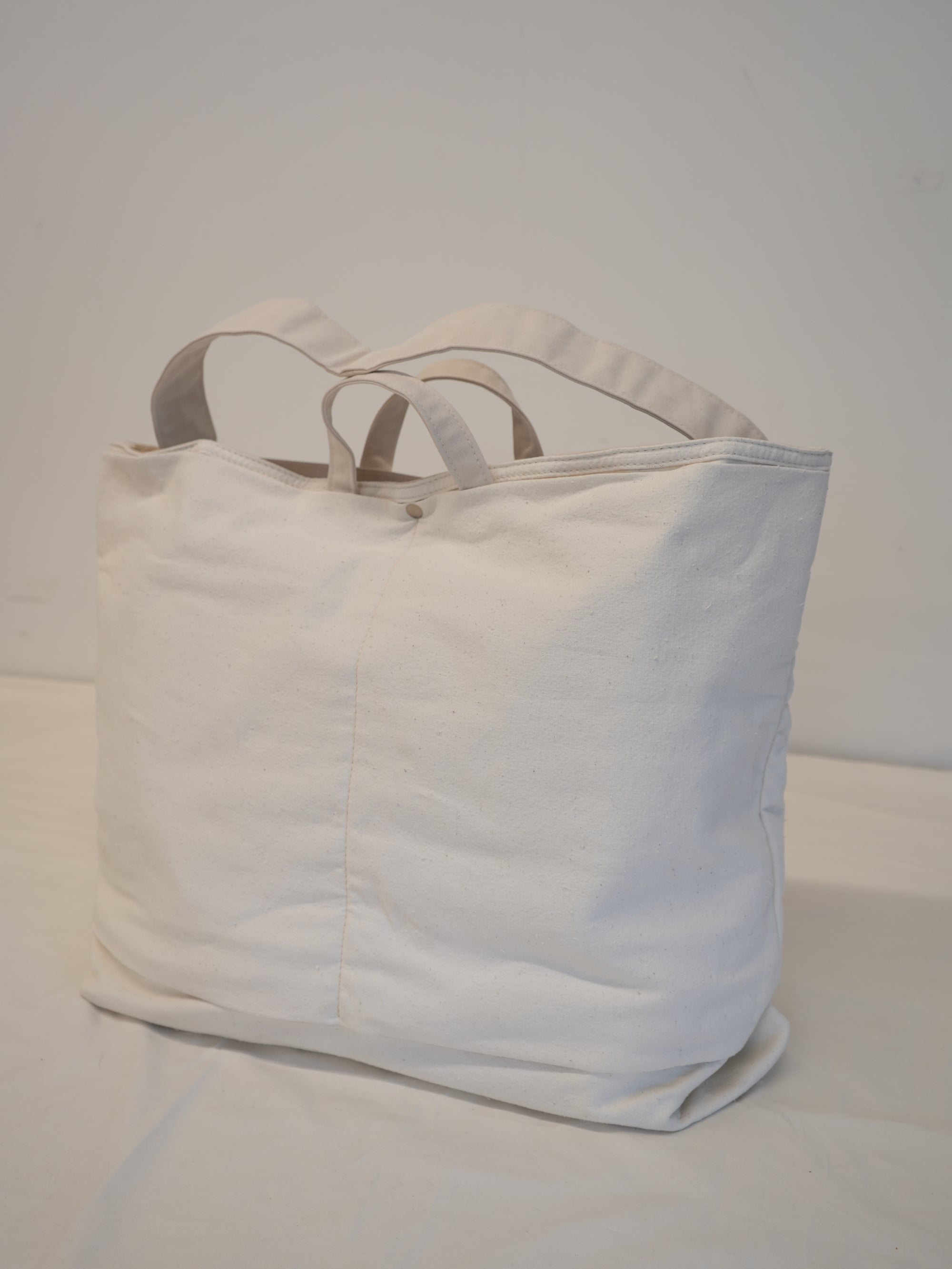 ANCELLM with This is a(n) C/R DUCK BAG (WHITE)