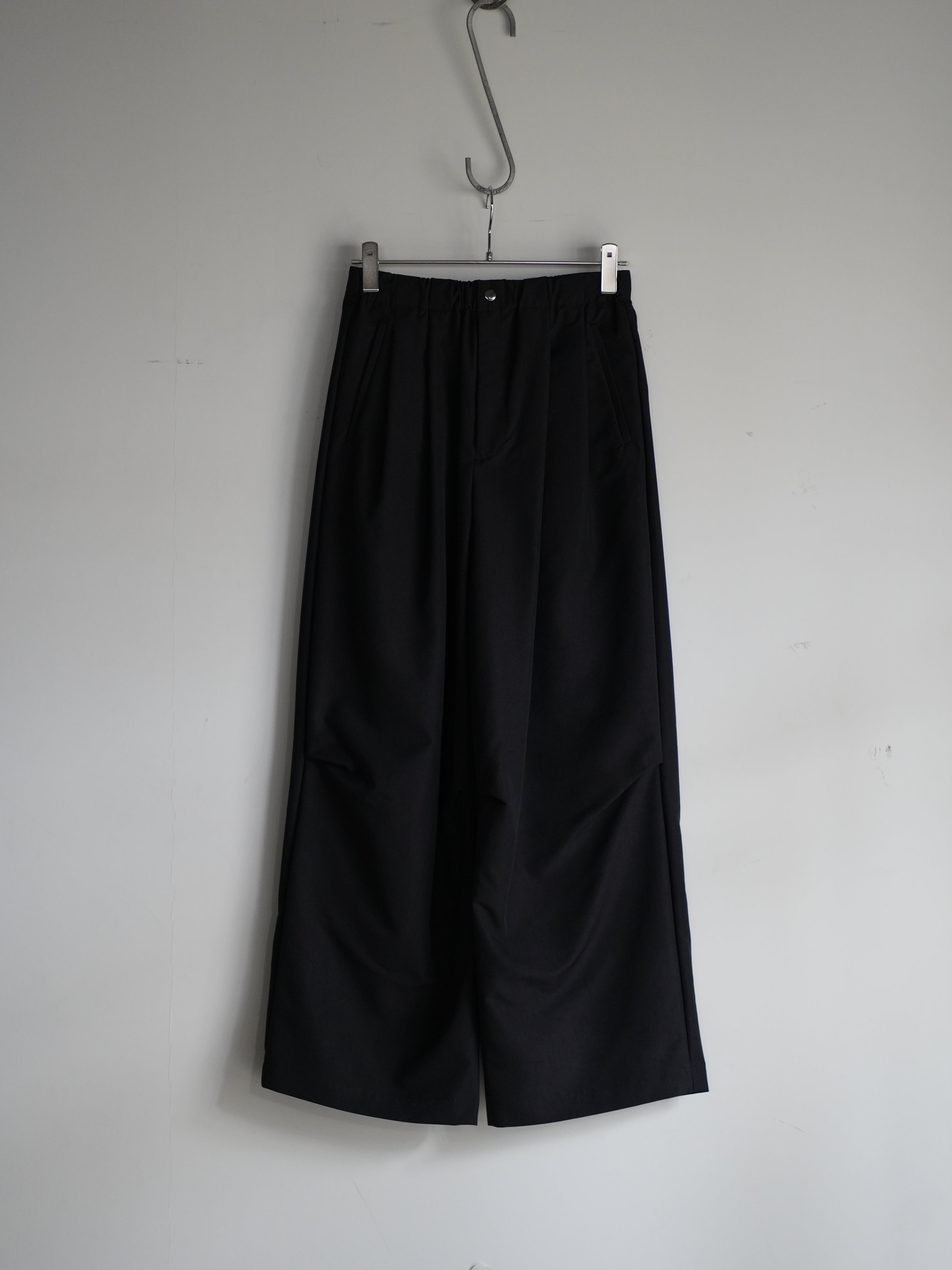 SMOOTH TAFTA DRAPE TUCK PANTS(BLACK)