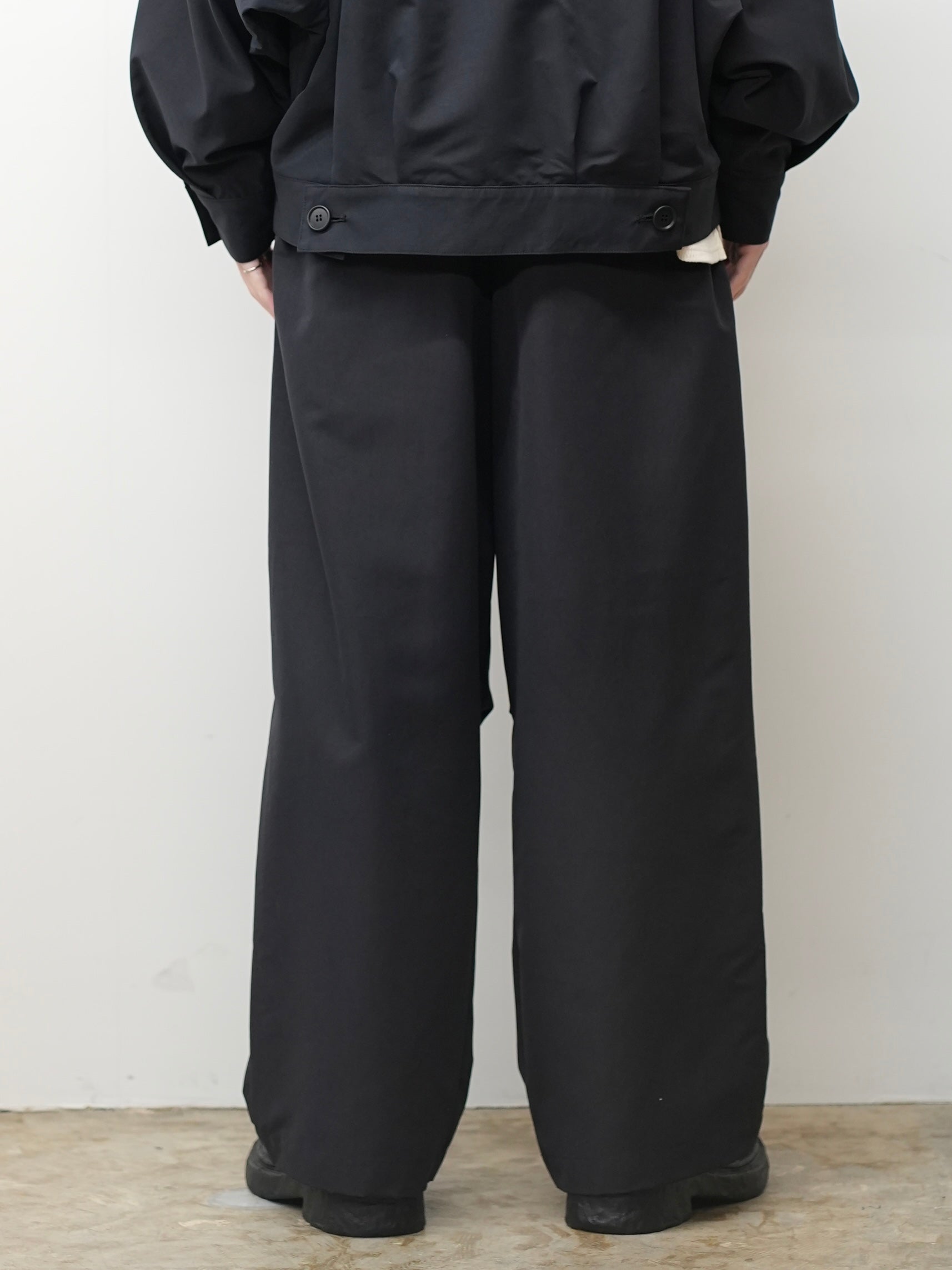 SMOOTH TAFTA DRAPE TUCK PANTS(BLACK)