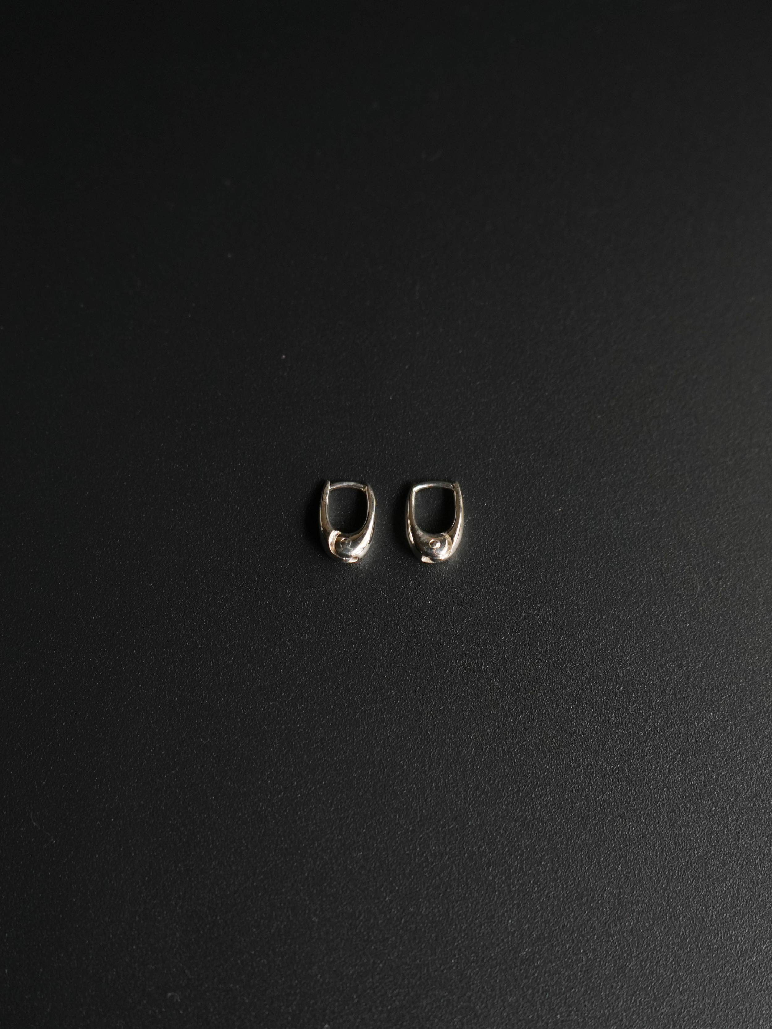 TINY THIN HOOPS(SILVER)