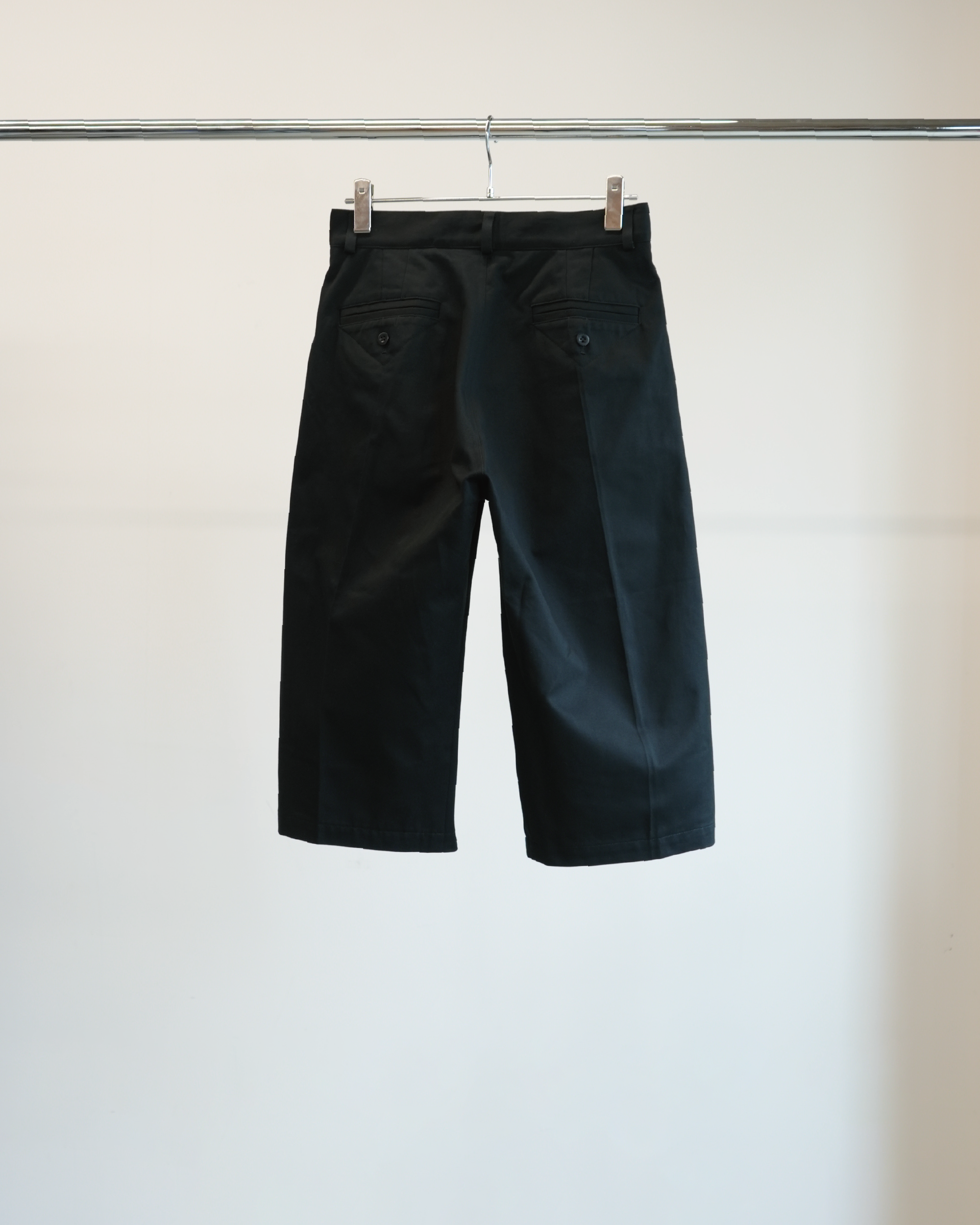 THREE QUARTER CHINOS 2TUCK TROUSERS