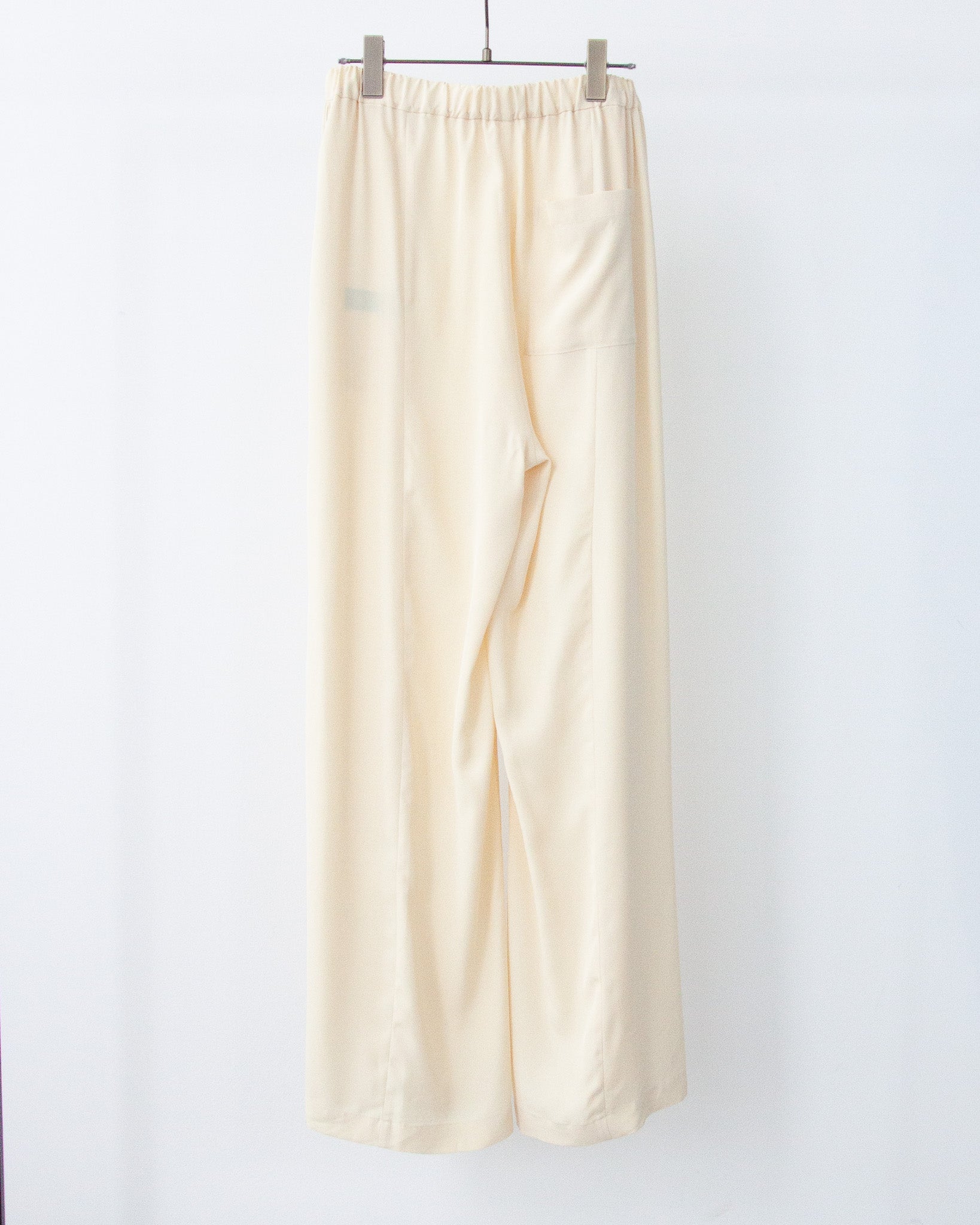 SILKY VISCOSE 2TUCK FLARE EASY PANTS