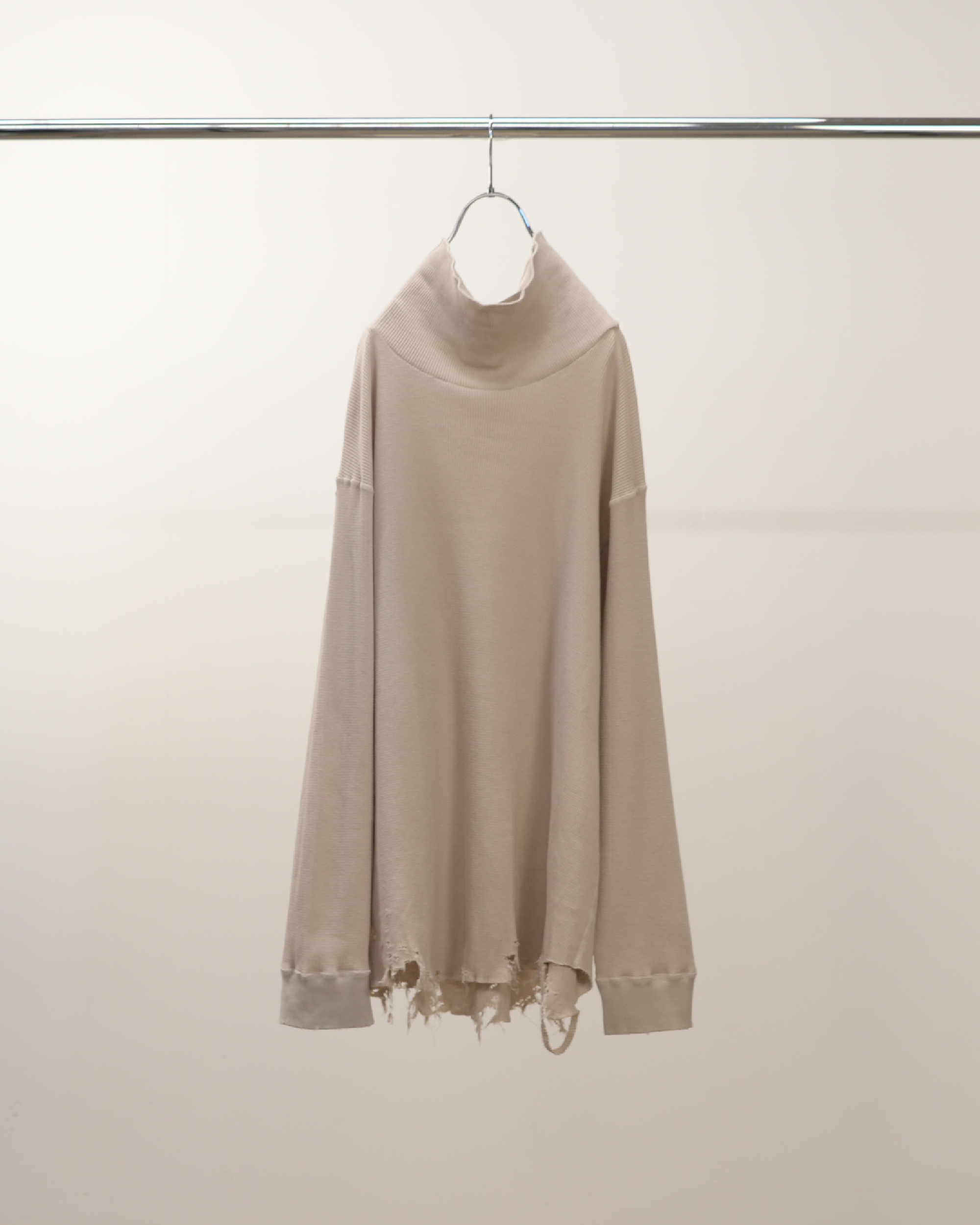 DAMAGE WAFFLE HI-NECK LS T-SHIRT(GREIGE)