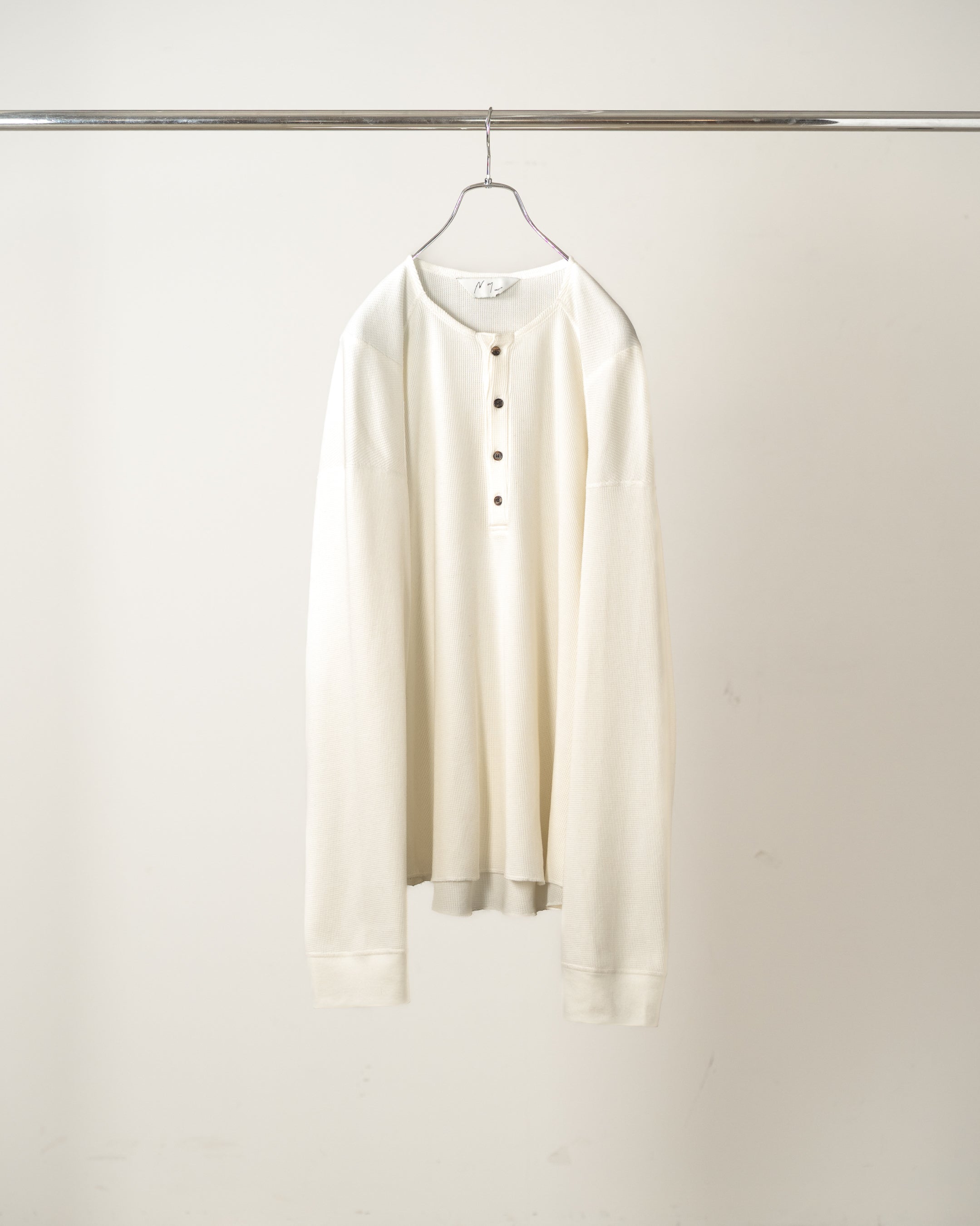 C/CA HENLEY LS T-SHIRT(WHITE)