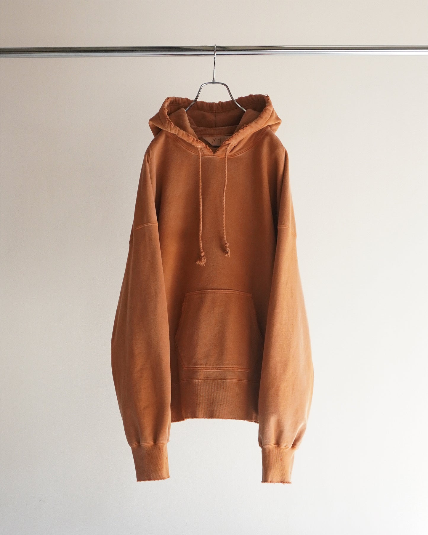 DYED DAMAGE HOODIE(TERRACOTTA)