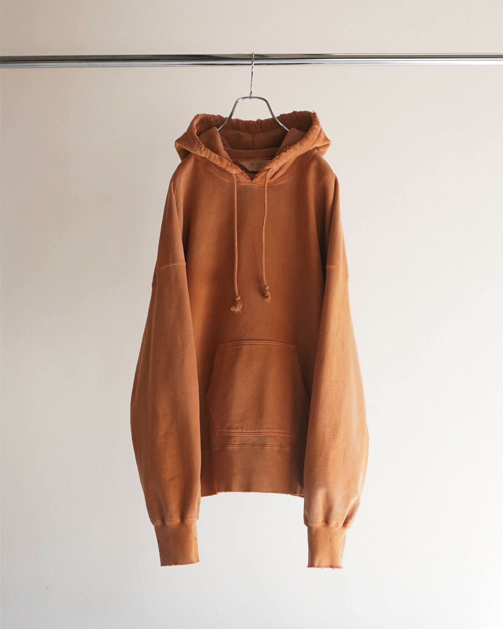 DYED DAMAGE HOODIE(TERRACOTTA)