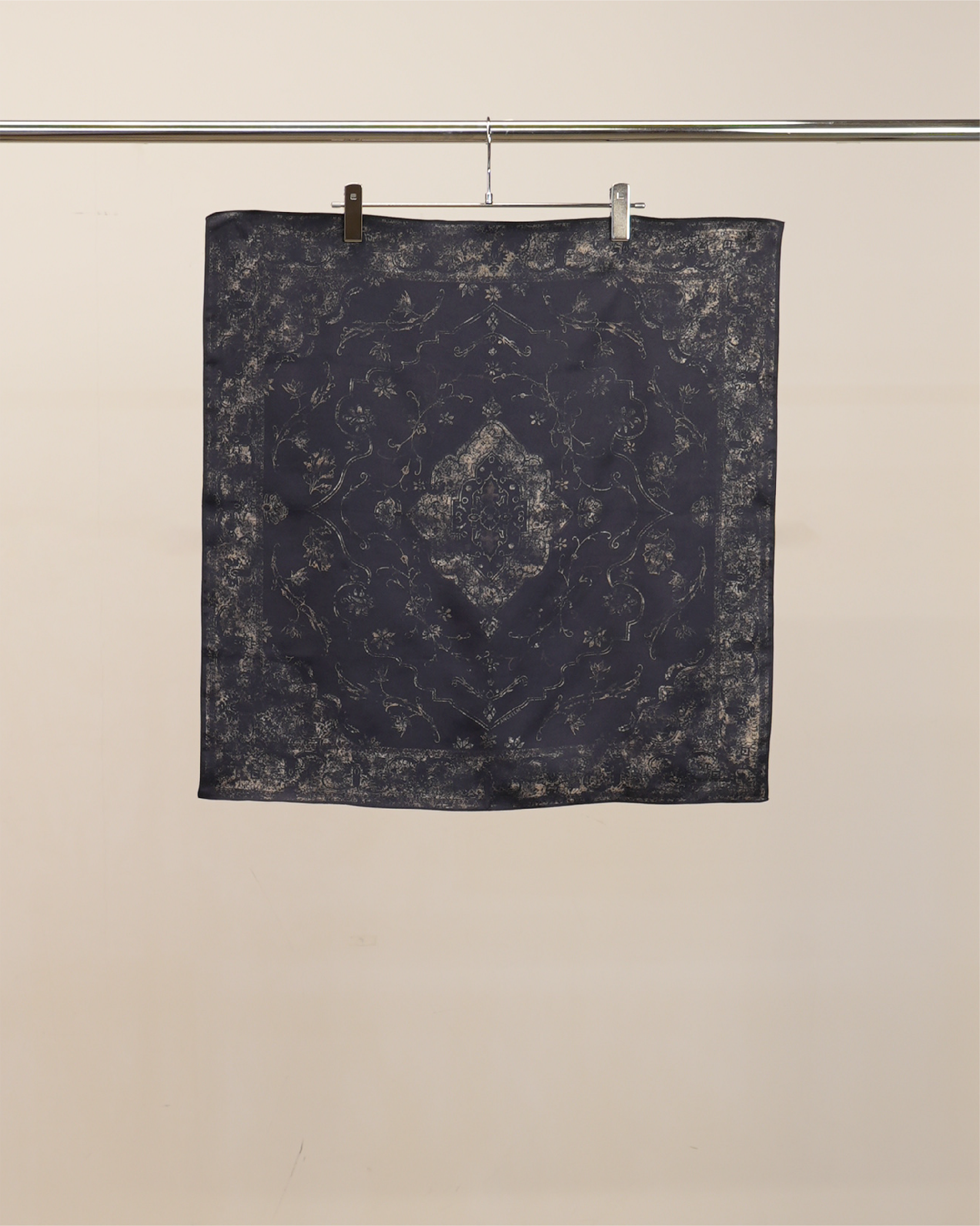 HAND-DRAWN SILK SCARF(NAVY)