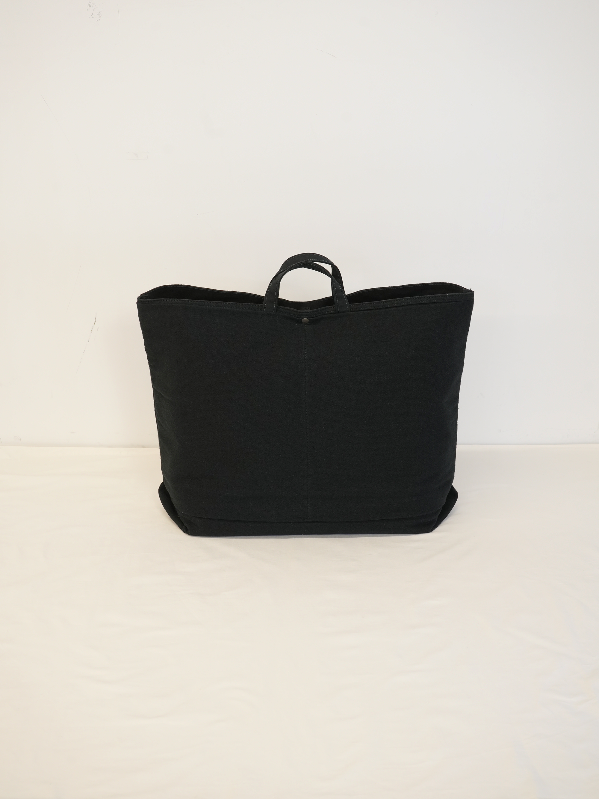 ANCELLM with This is a(n) C/R DUCK BAG (BLACK)