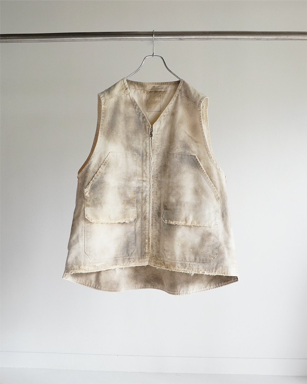 UNEVEN PAINT DUCK VEST(BEIGE)