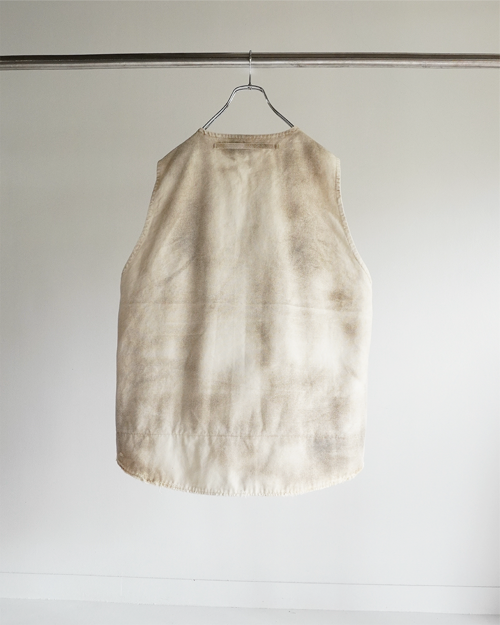 UNEVEN PAINT DUCK VEST(BEIGE)