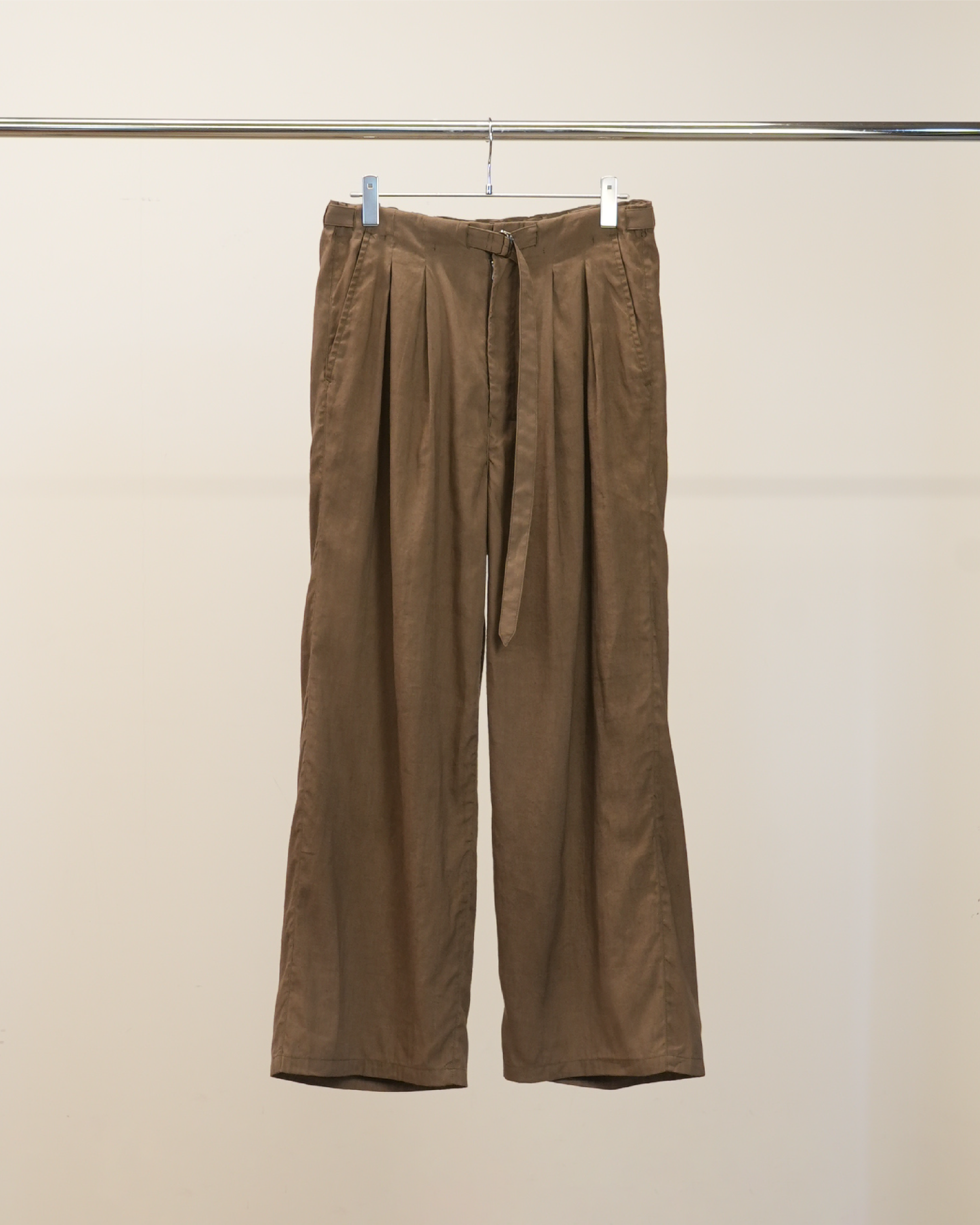 LINEN POPLIN BELT-LESS SLACKS(BROWN)
