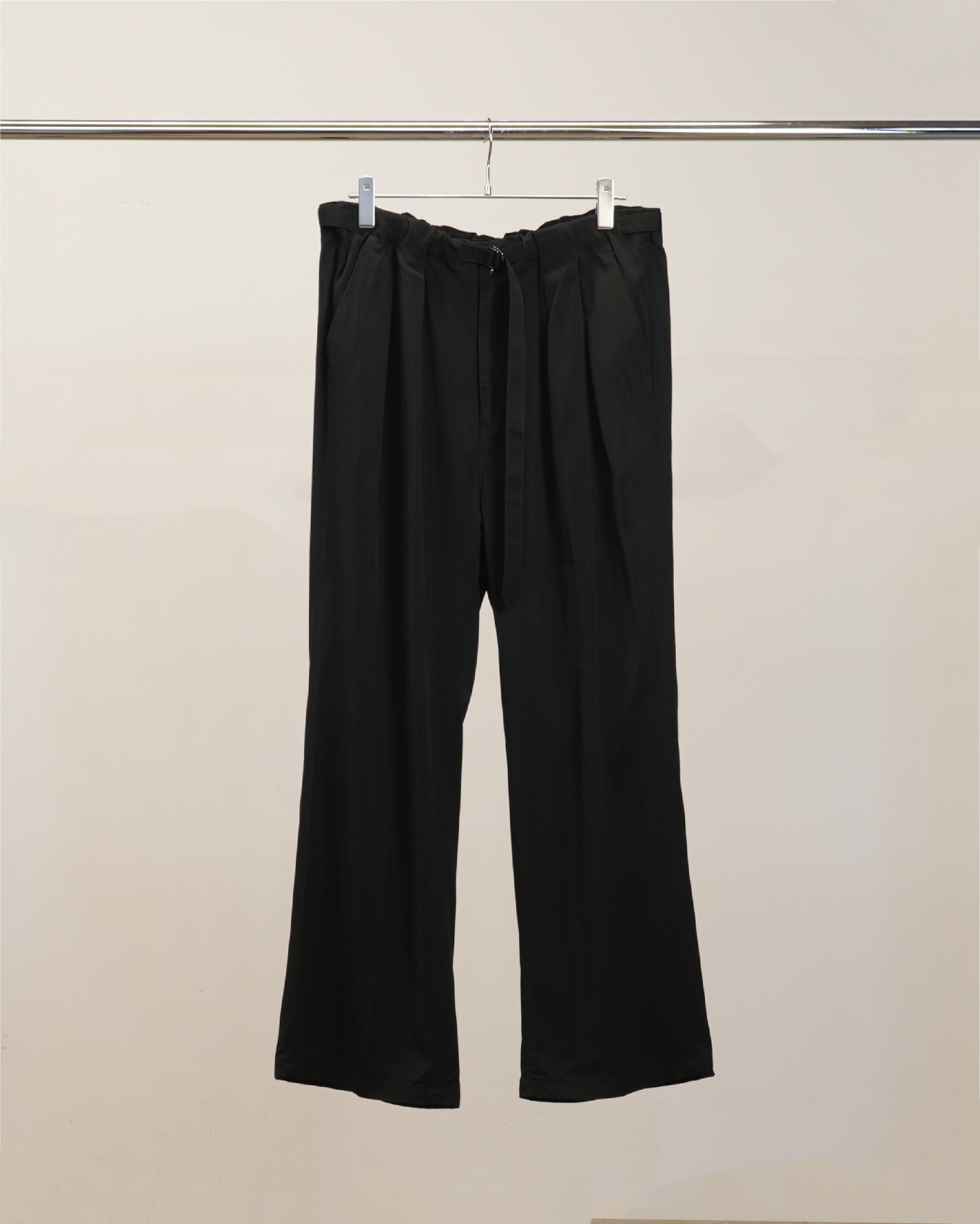 VISCOSE BELT-LESS TROUSERS(BLACK)