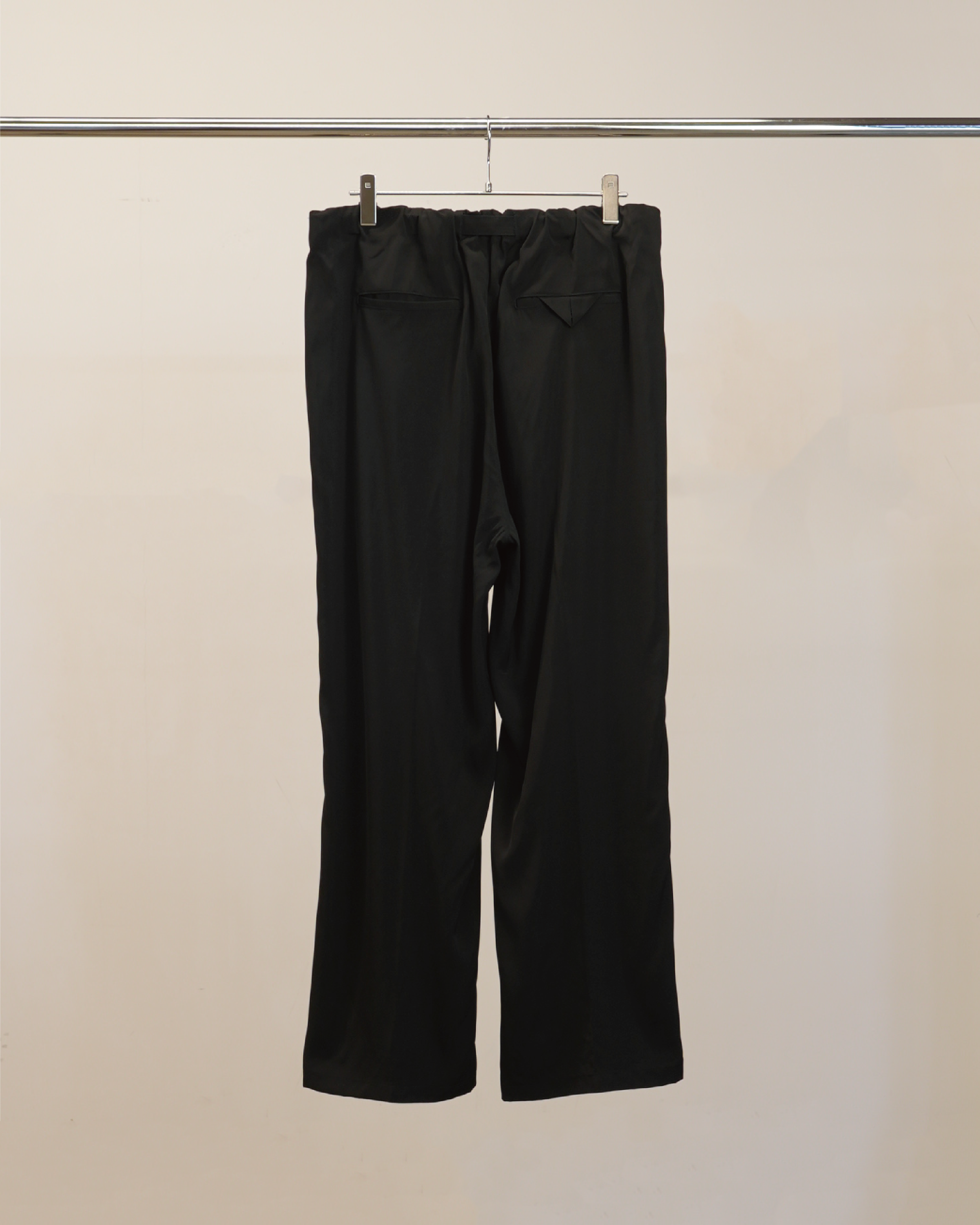 VISCOSE BELT-LESS TROUSERS(BLACK)