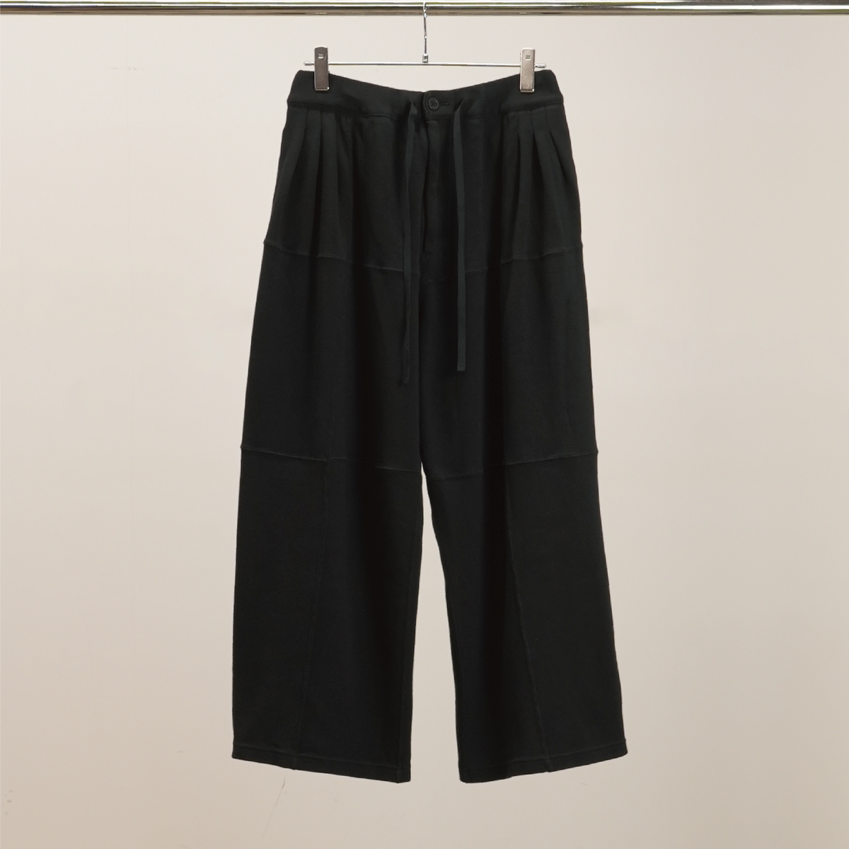 SMOOTH PANEL WIDE SLACKS(BLACK)