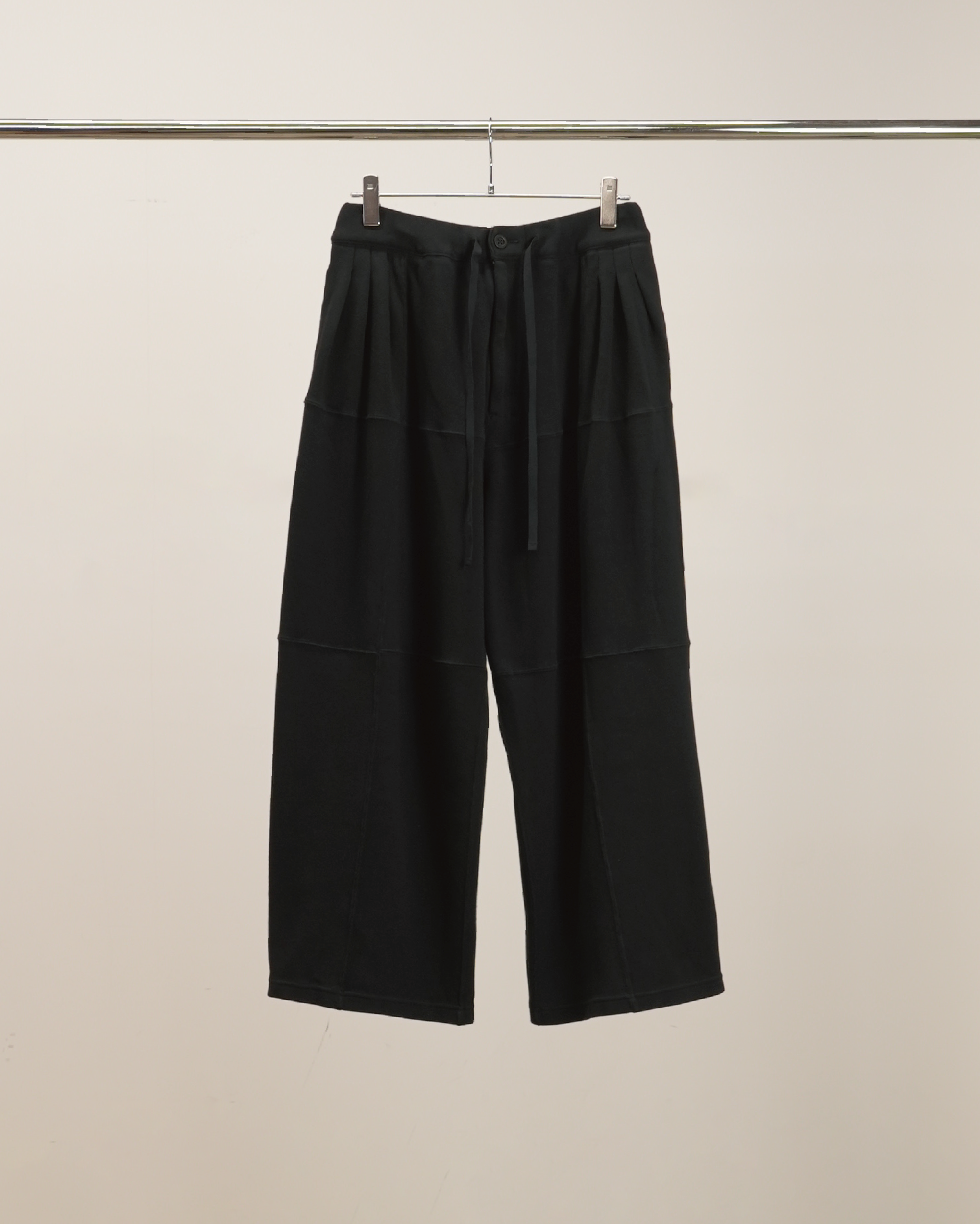 SMOOTH PANEL WIDE SLACKS(BLACK)