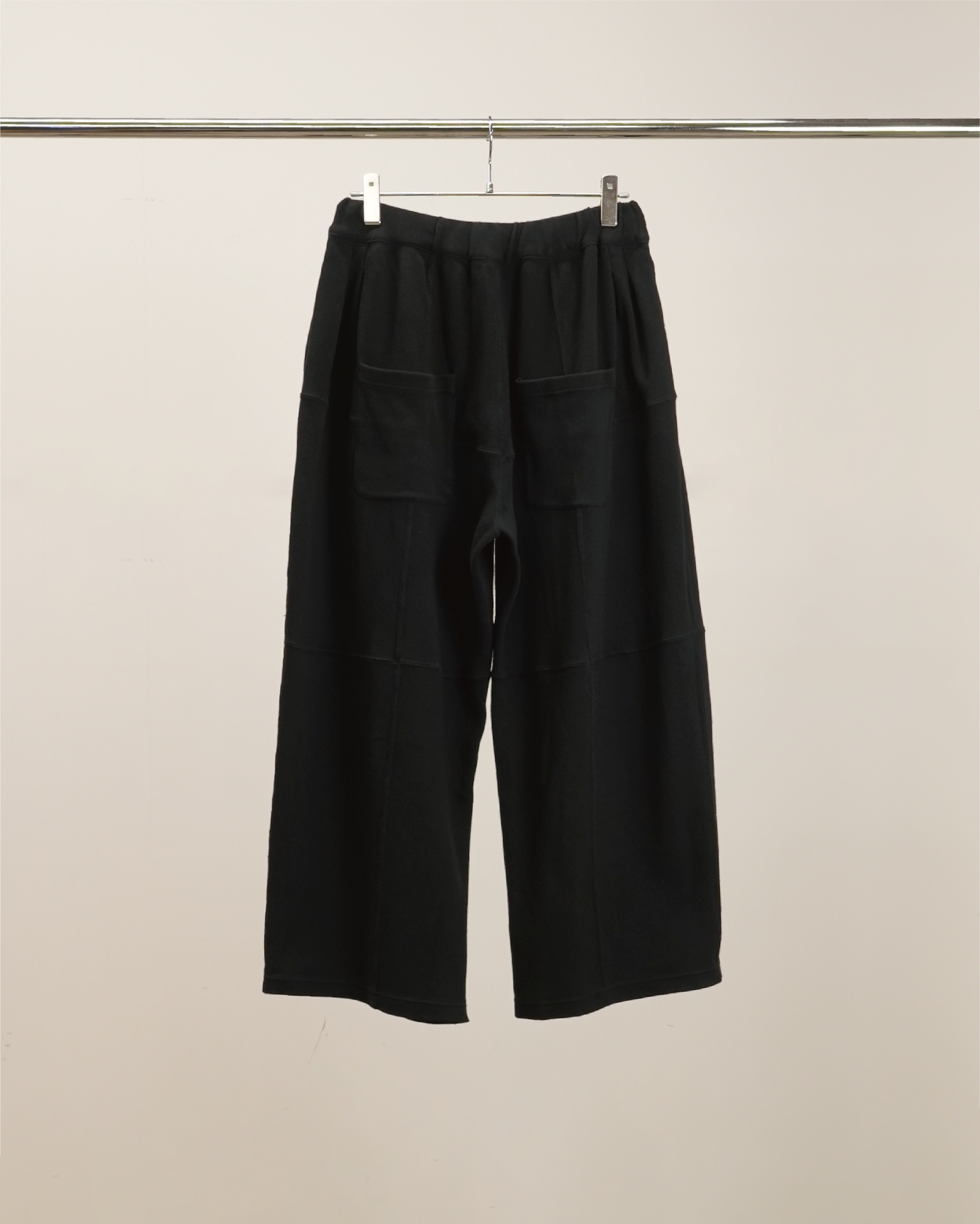 SMOOTH PANEL WIDE SLACKS(BLACK)