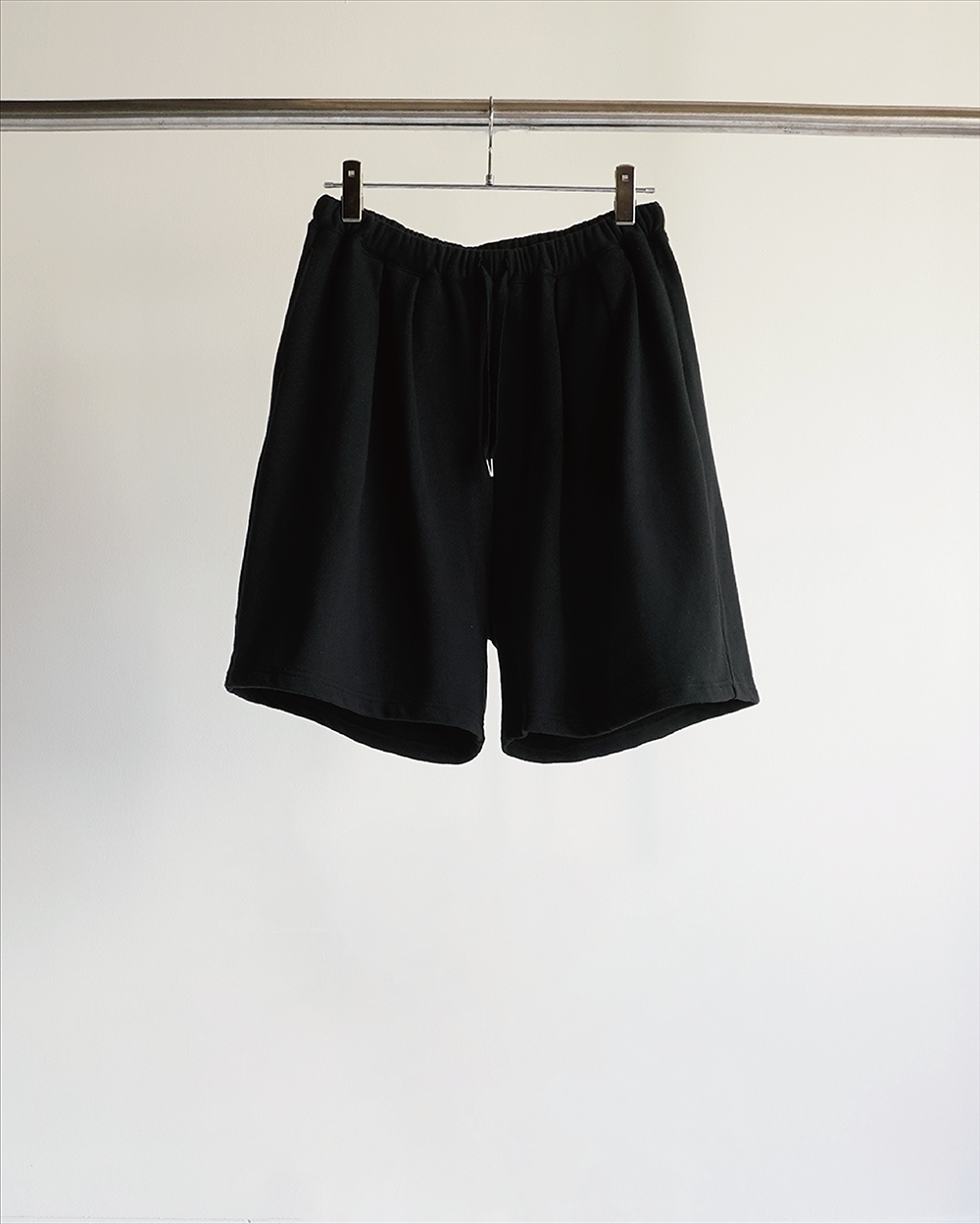 TUCK SWEAT SHORTS(BLACK)