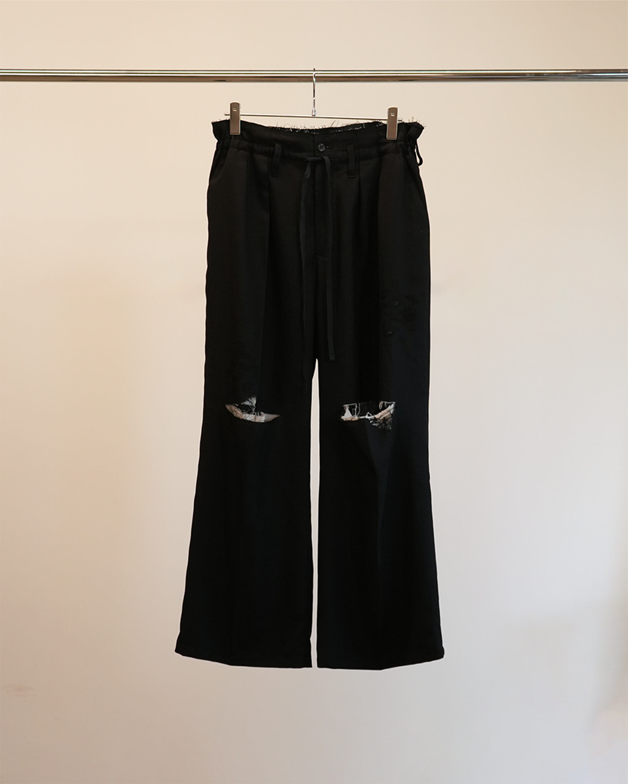 DAMAGE WOOL 2TUCK SLACKS(BLACK)