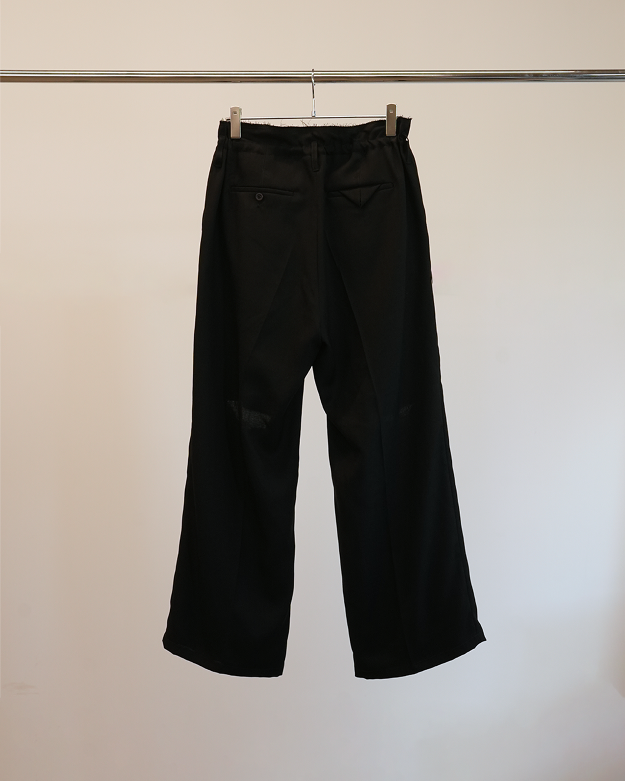 DAMAGE WOOL 2TUCK SLACKS(BLACK)