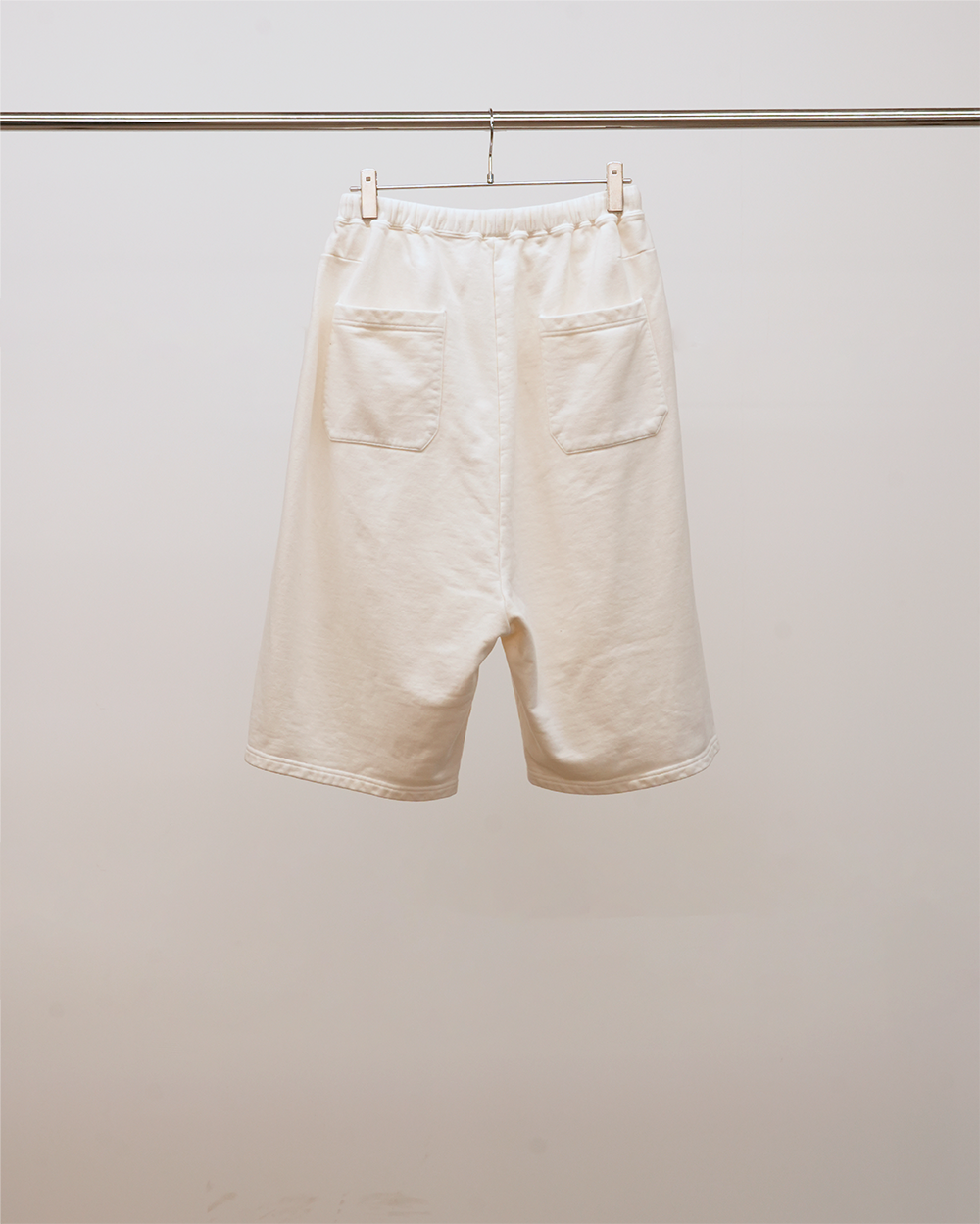 3/4 TUCK SWEAT SHORTS(WHITE)