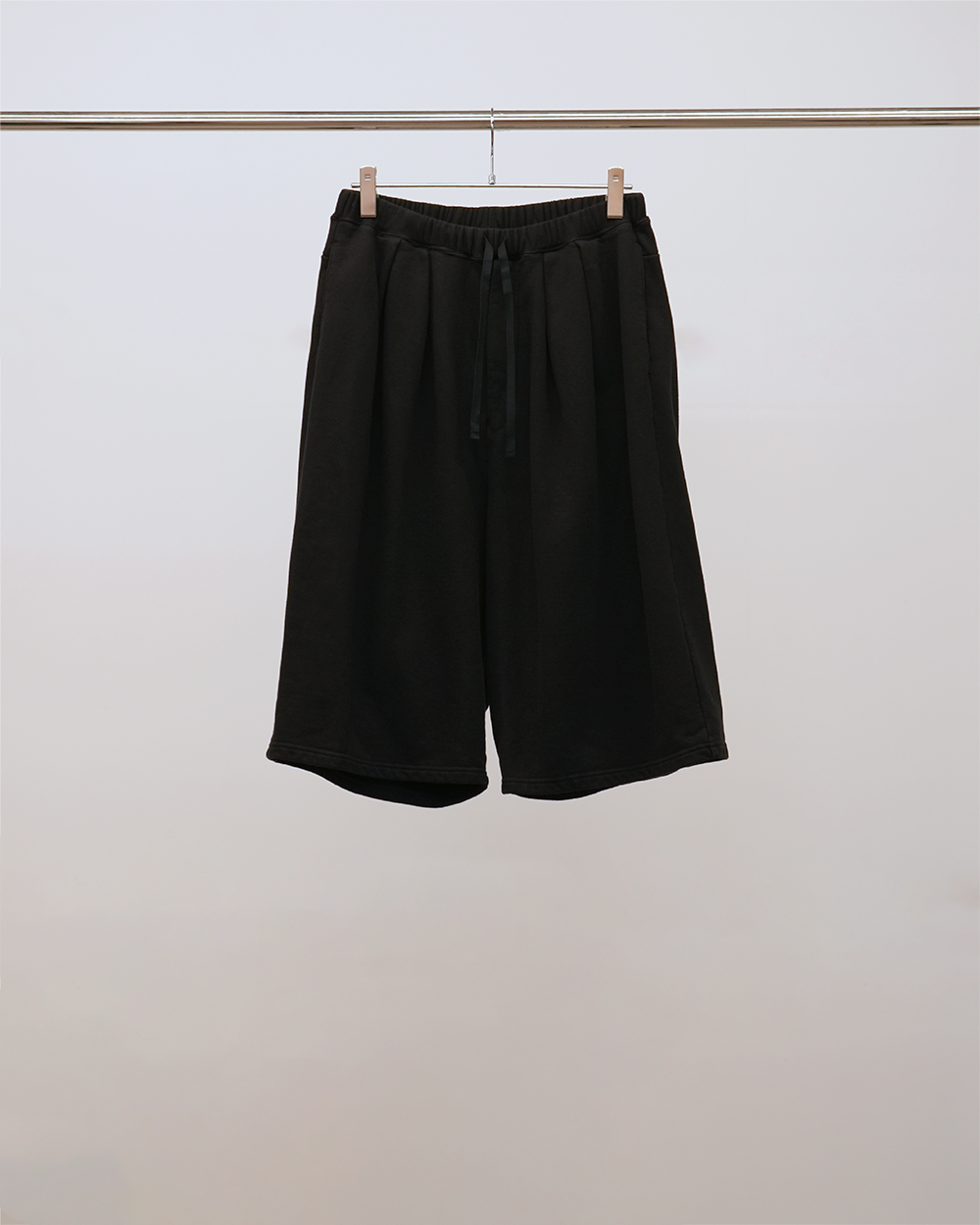 3/4 TUCK SWEAT SHORTS(BLACK)