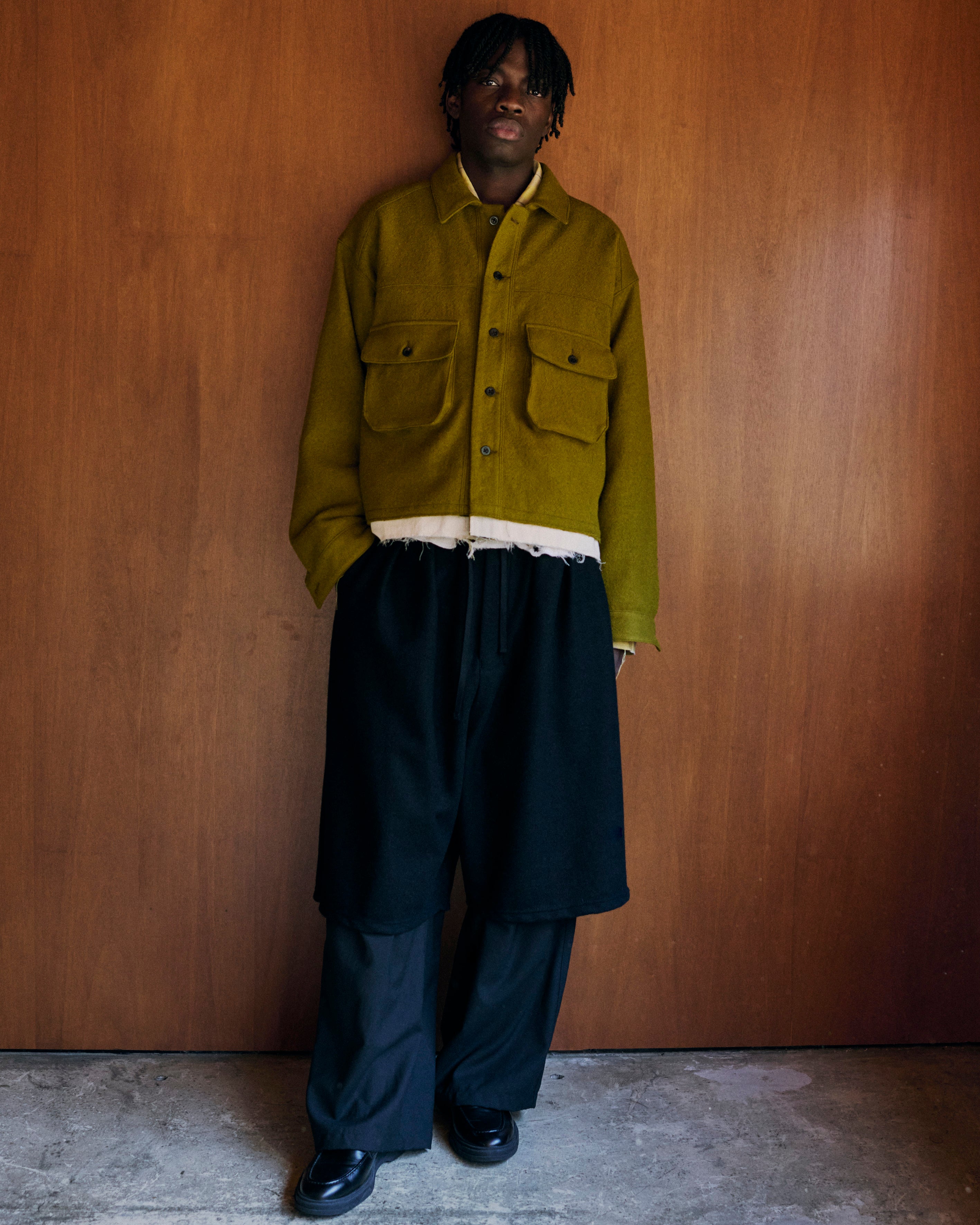 WOOL 3/4 TUCK SWEAT SHORTS(BLACK)