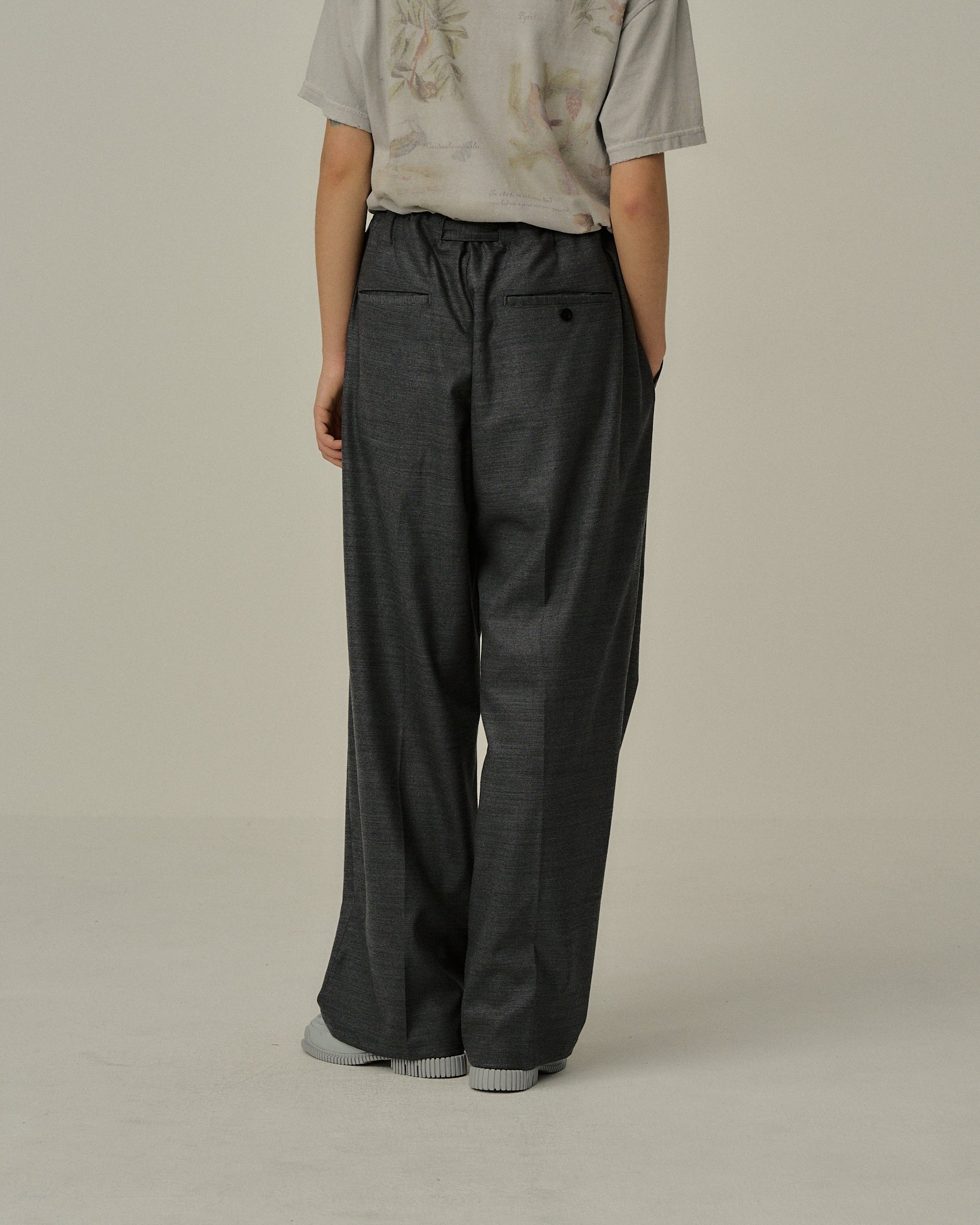 BACKSATIN BELTLESS SLACKS(GRAY)