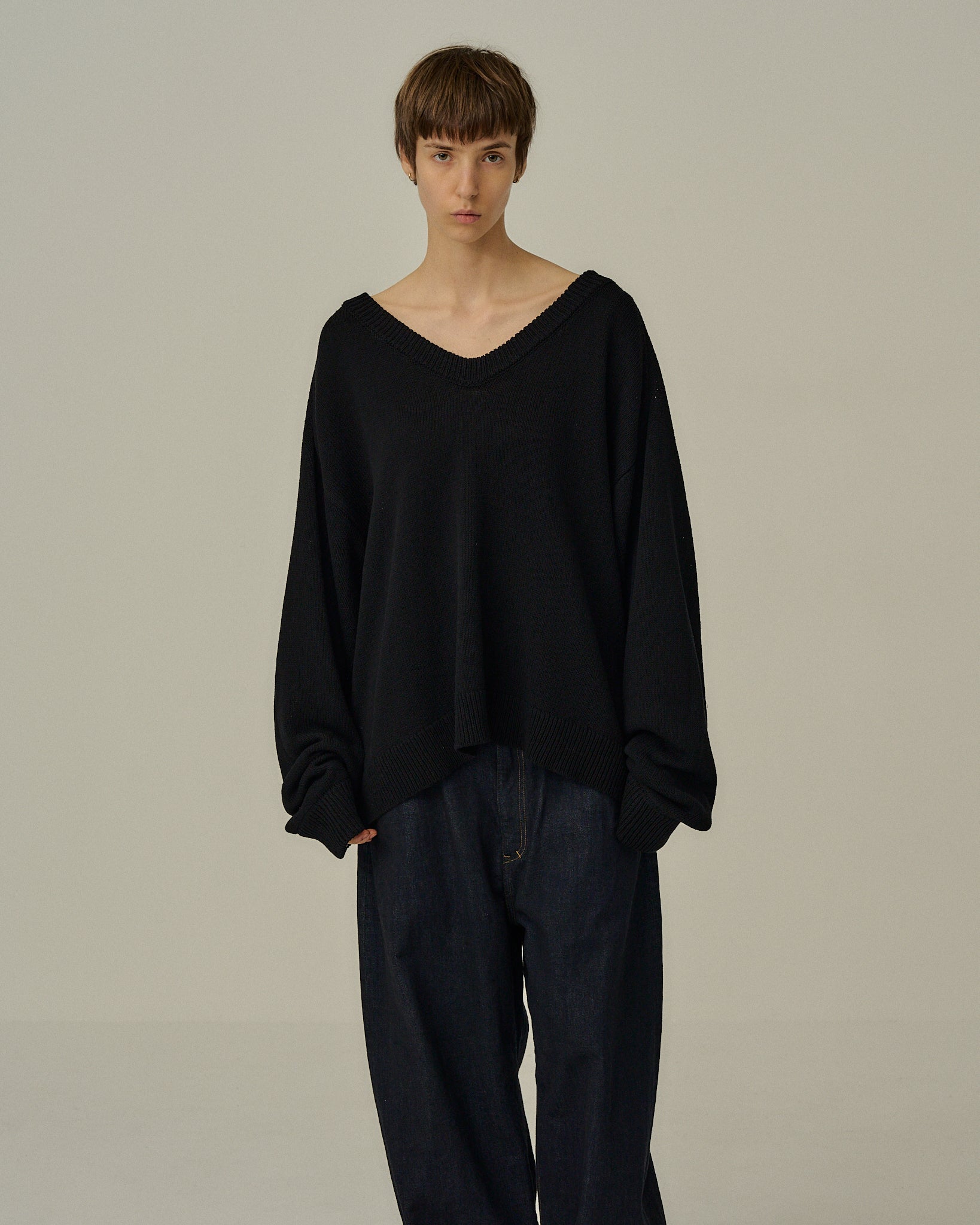 UV NECK KNIT(BLACK)