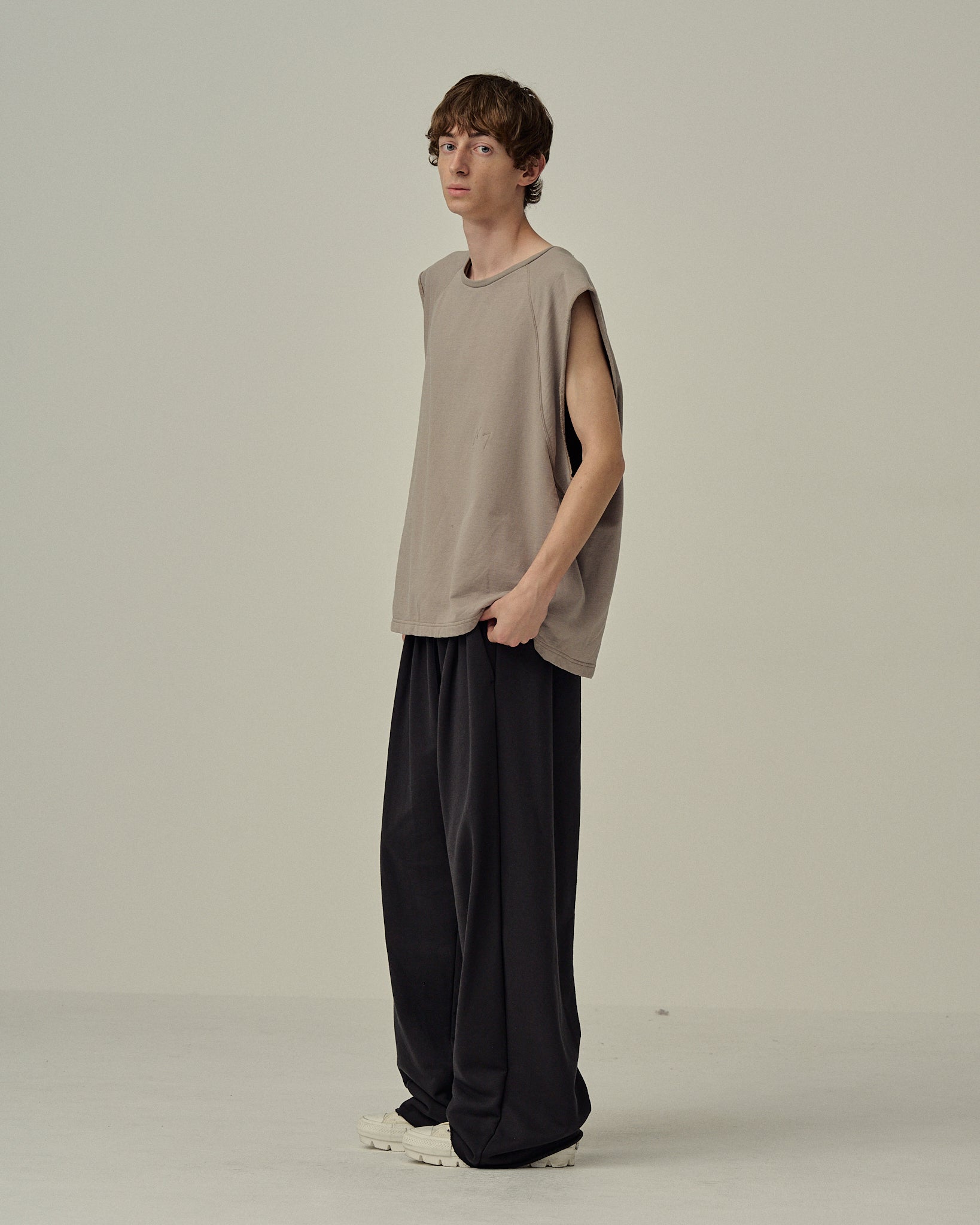 TUCK SWEAT PANTS(D.OLIVE)