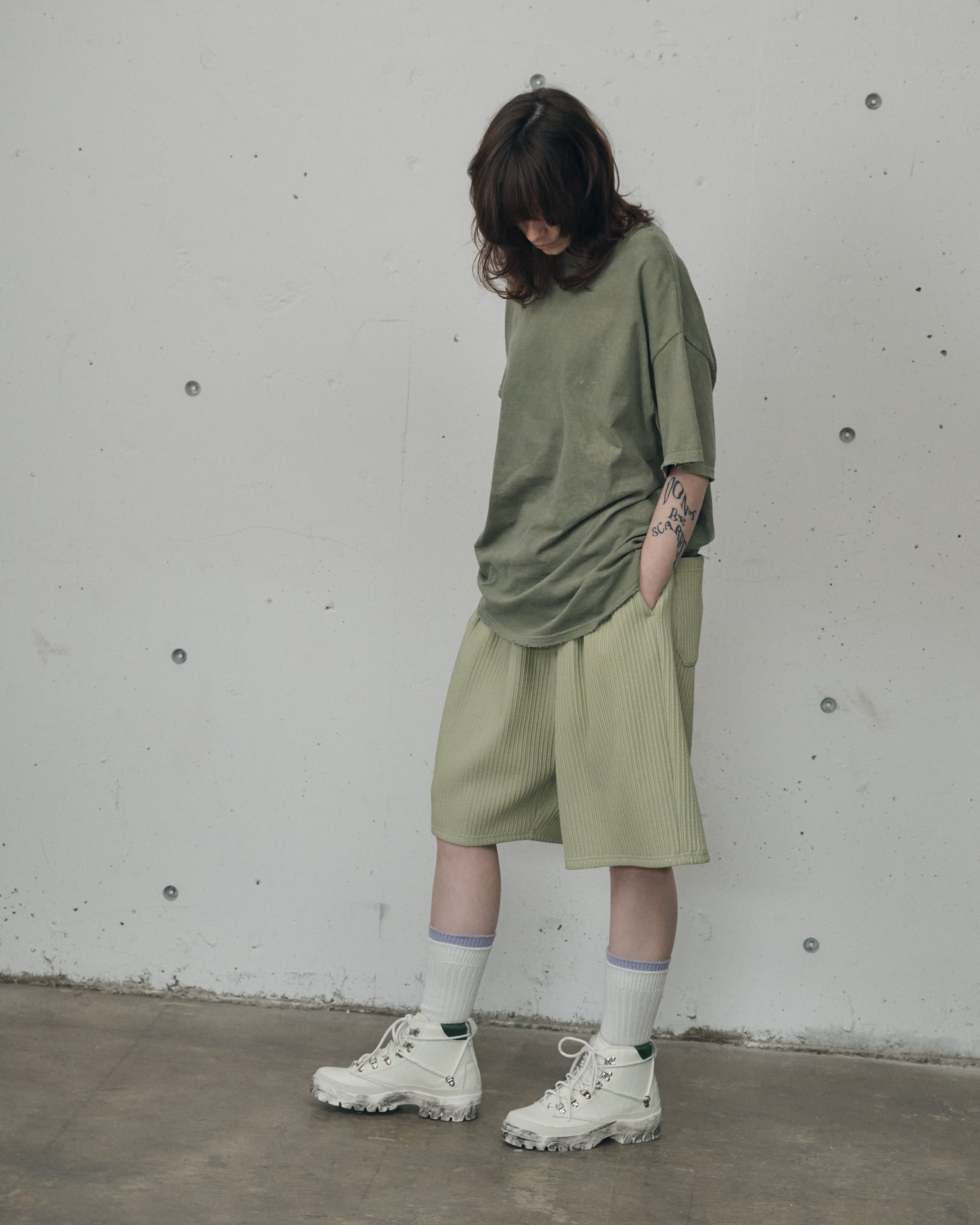 WRINKLED STRIPE TUCK SHORT PANTS(WASABI)