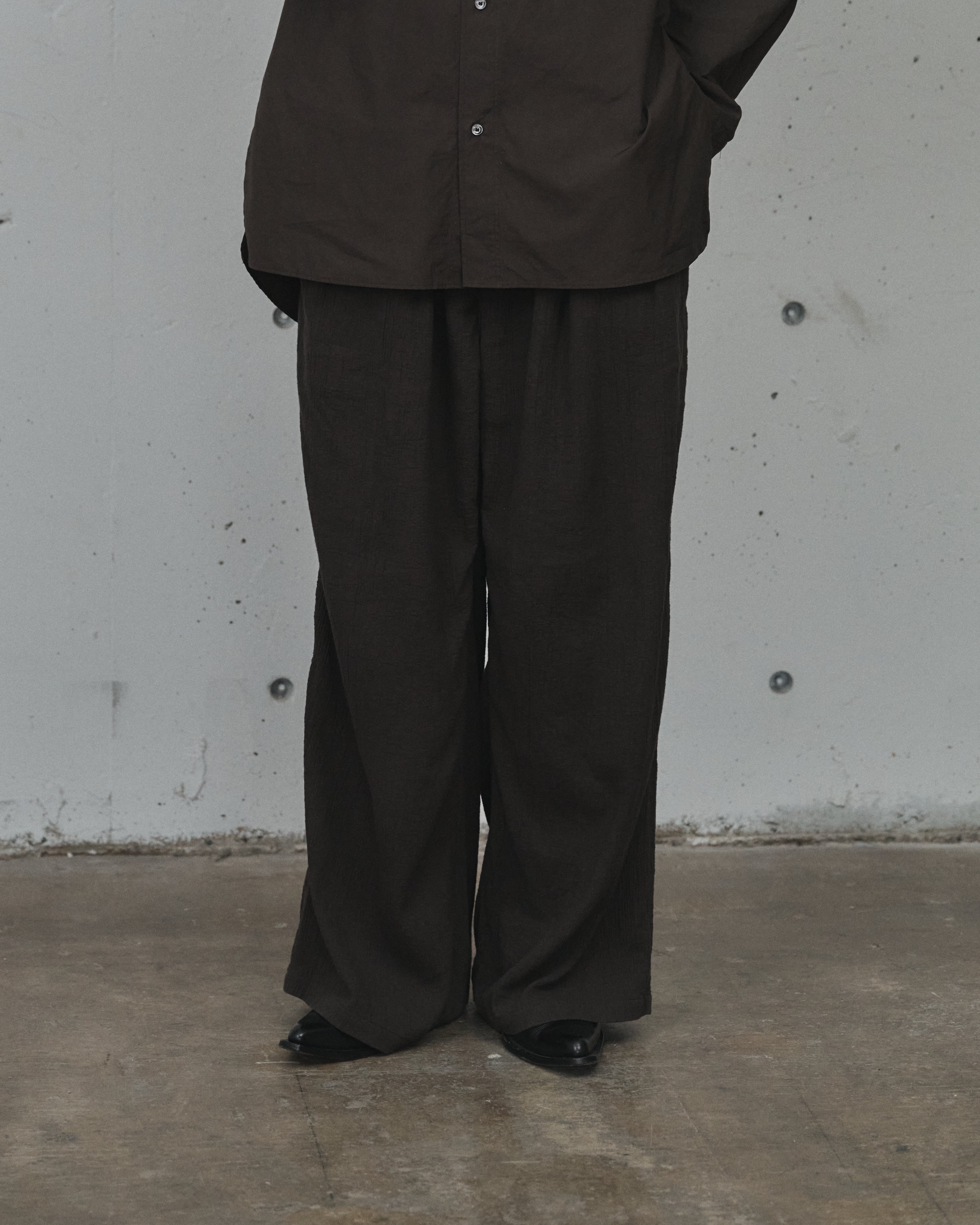 BELTED CREPE TUCK SLACKS(BROWN)