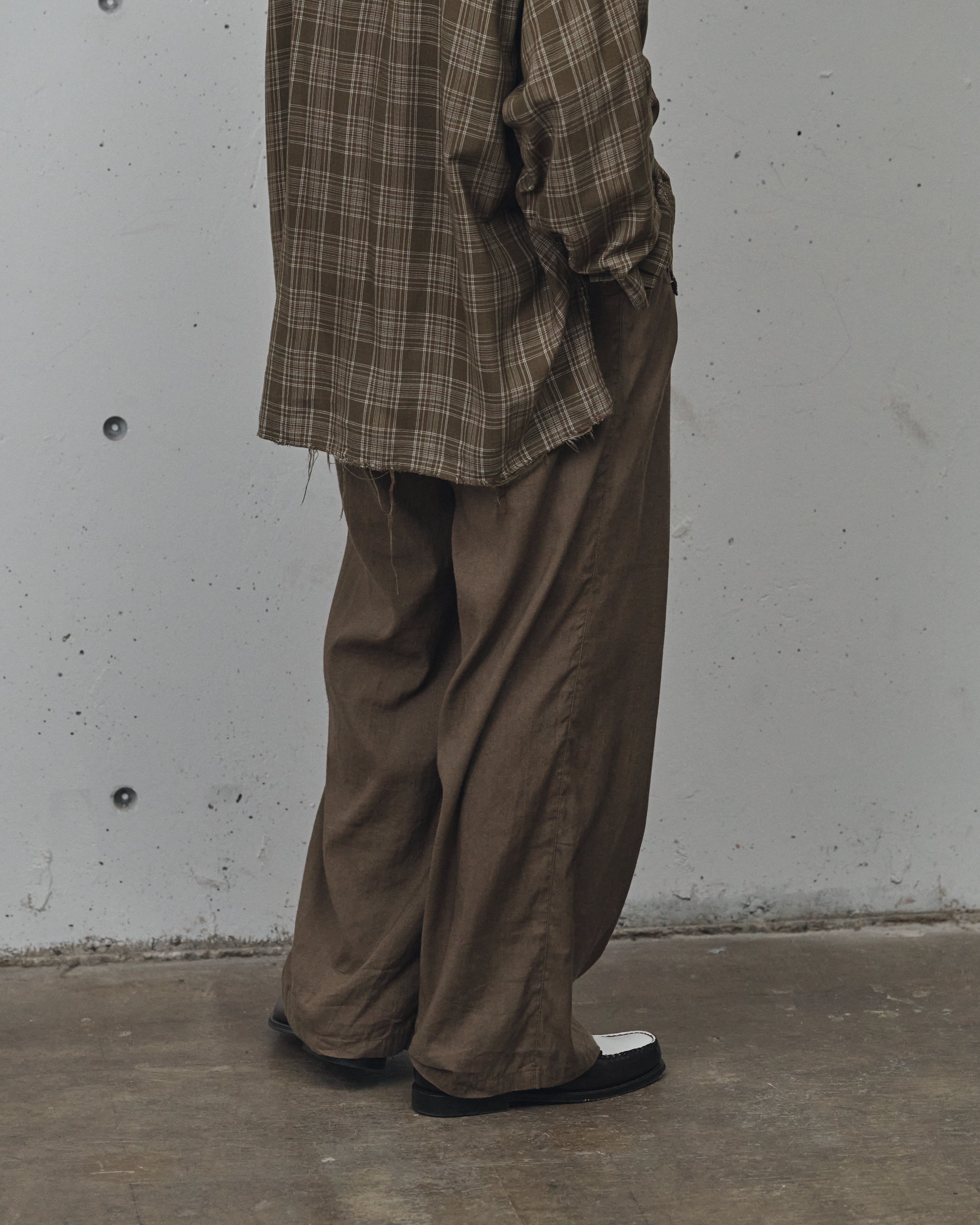 LINEN POPLIN BELT-LESS SLACKS(BROWN)