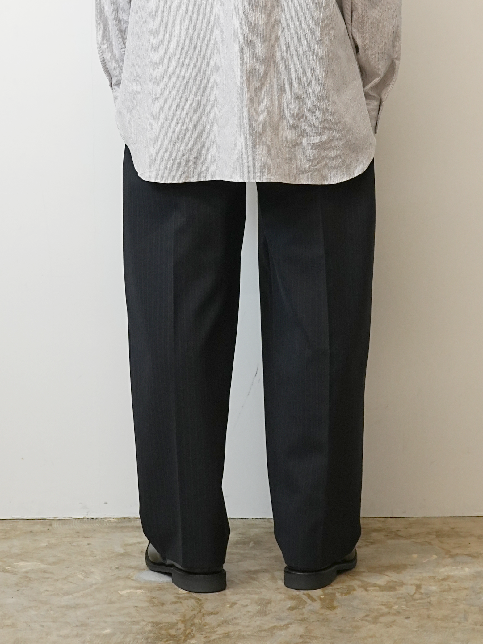 DOUBLE PLEATED WIDE PANTS(BLACK/NAVY STRIPES)