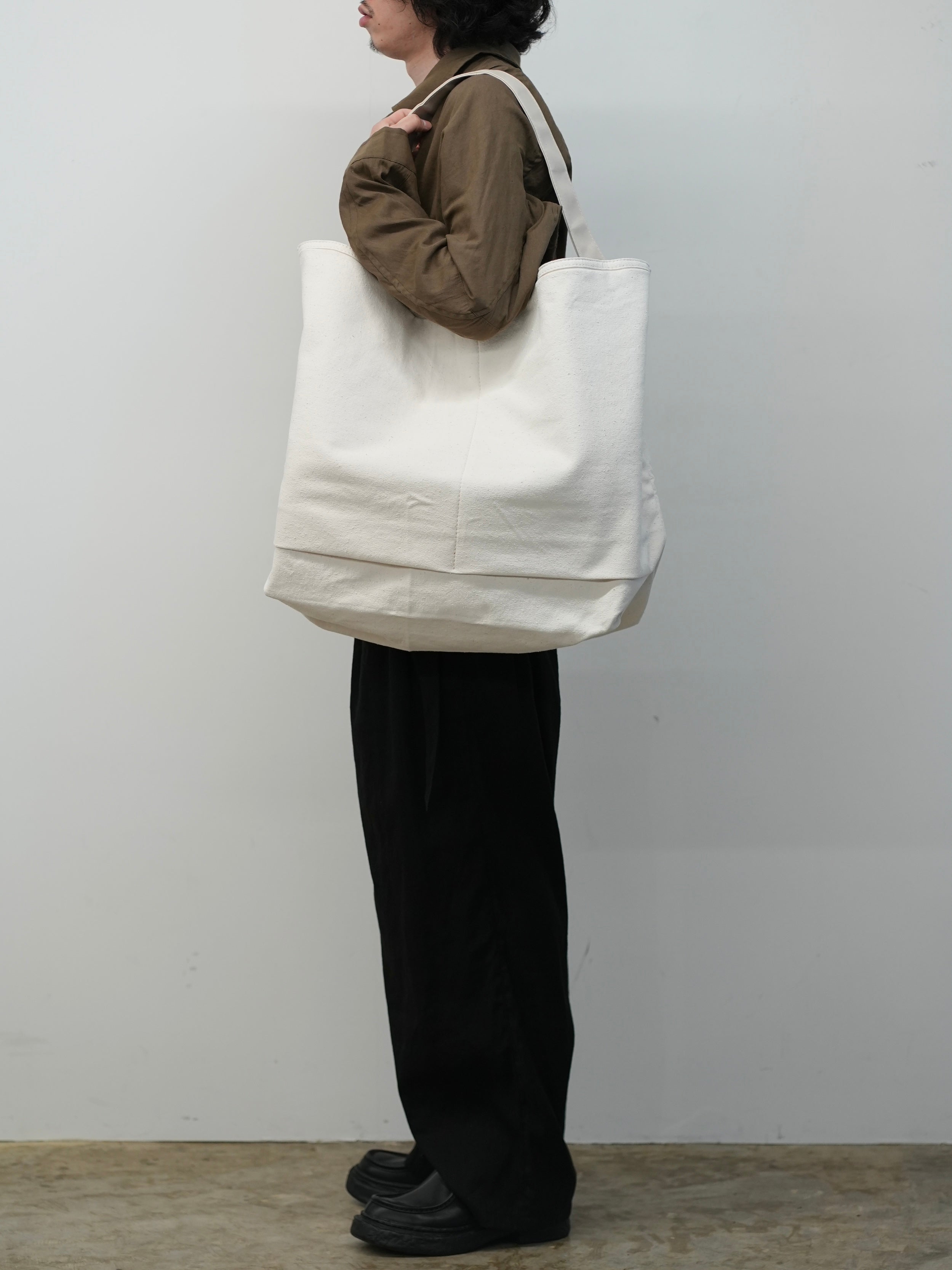 ANCELLM with This is a(n) C/R DUCK BAG (WHITE)