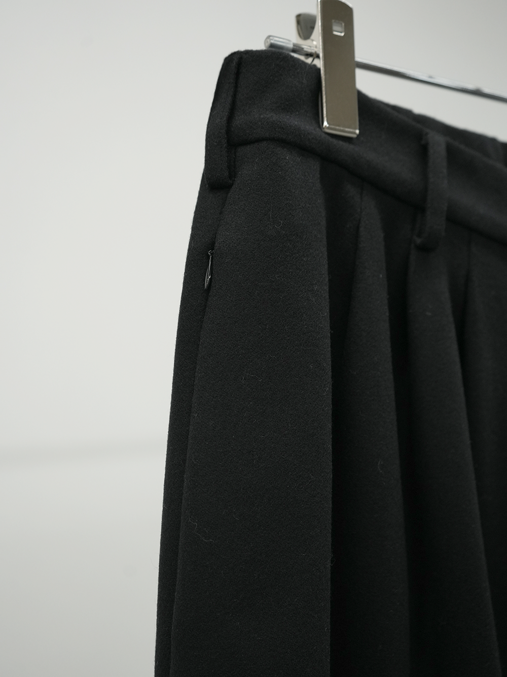 3TUCK SLACKS(BLACK)