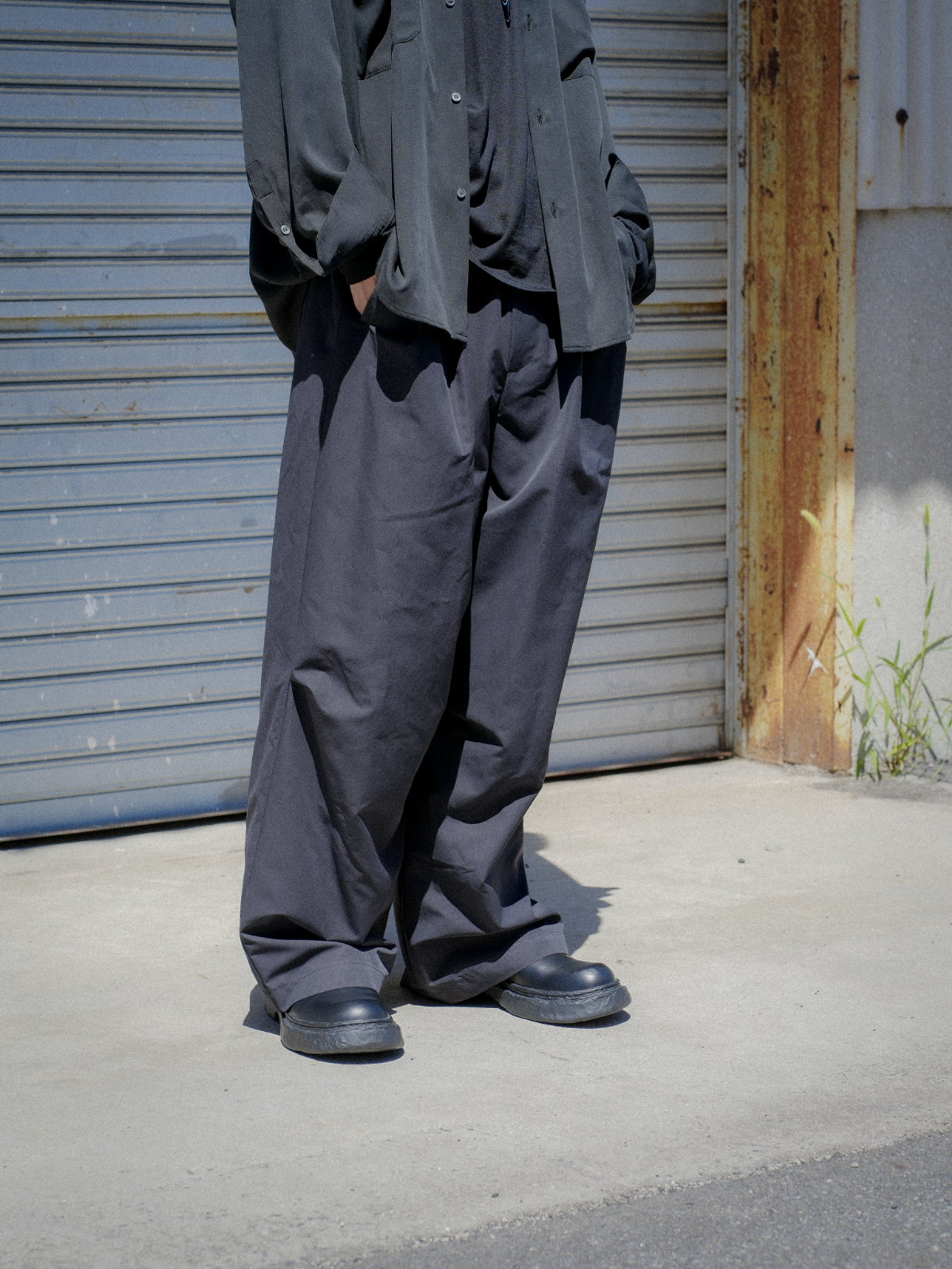 SMOOTH TAFTA DRAPE TUCK PANTS