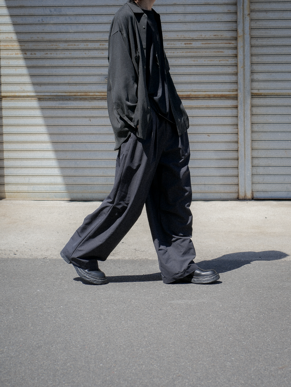 SMOOTH TAFTA DRAPE TUCK PANTS