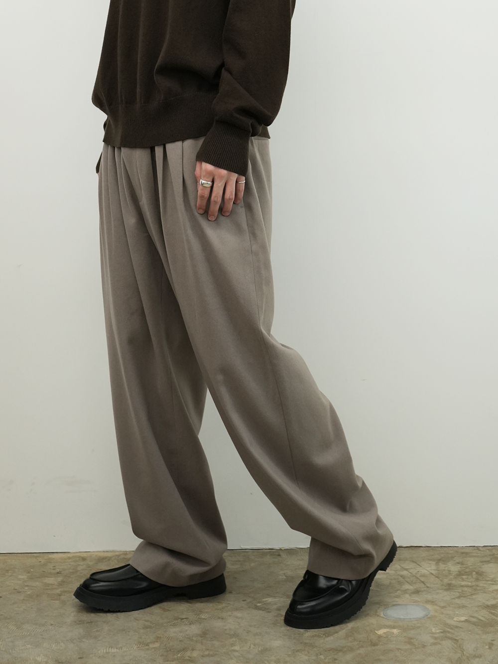 3TUCK SLACKS(GREIGE)