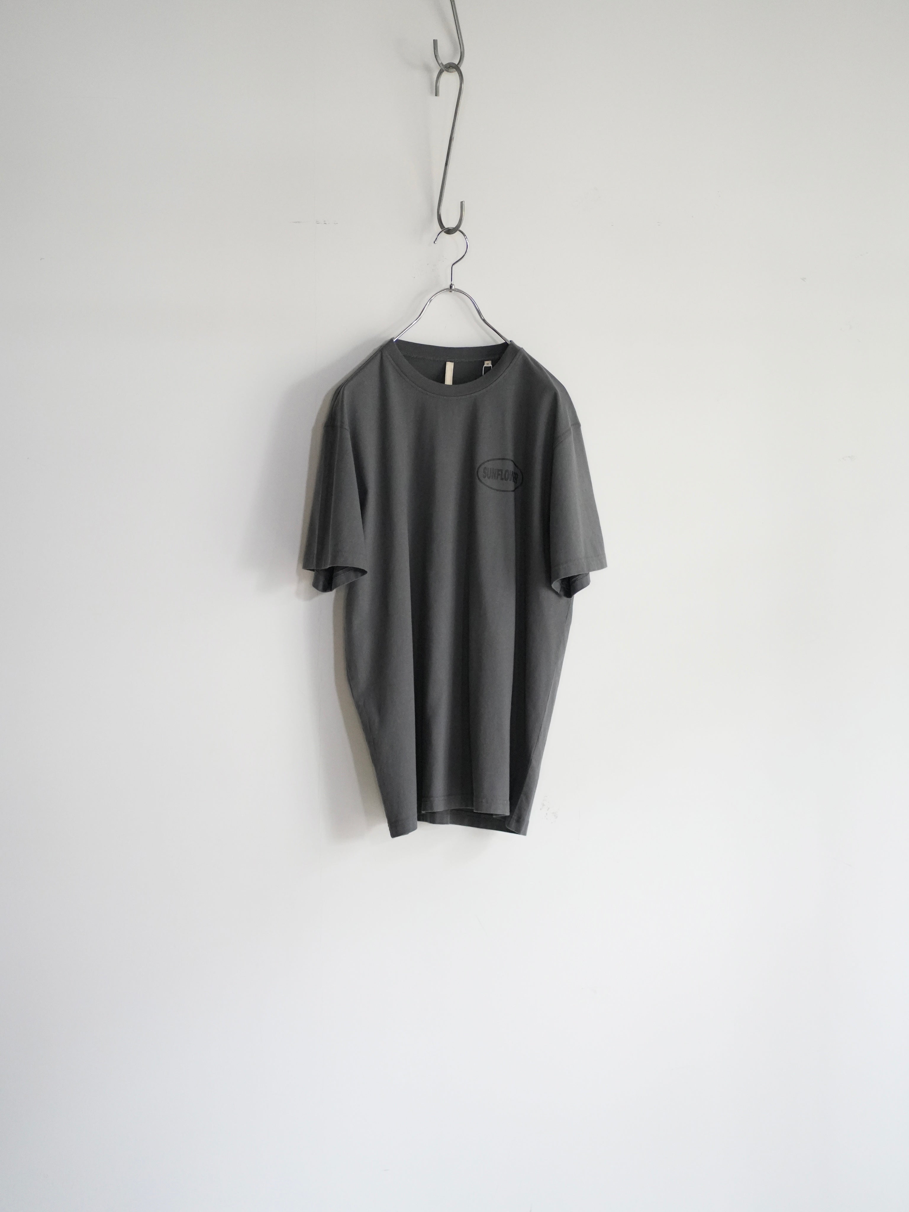 EASY HOURS TEE