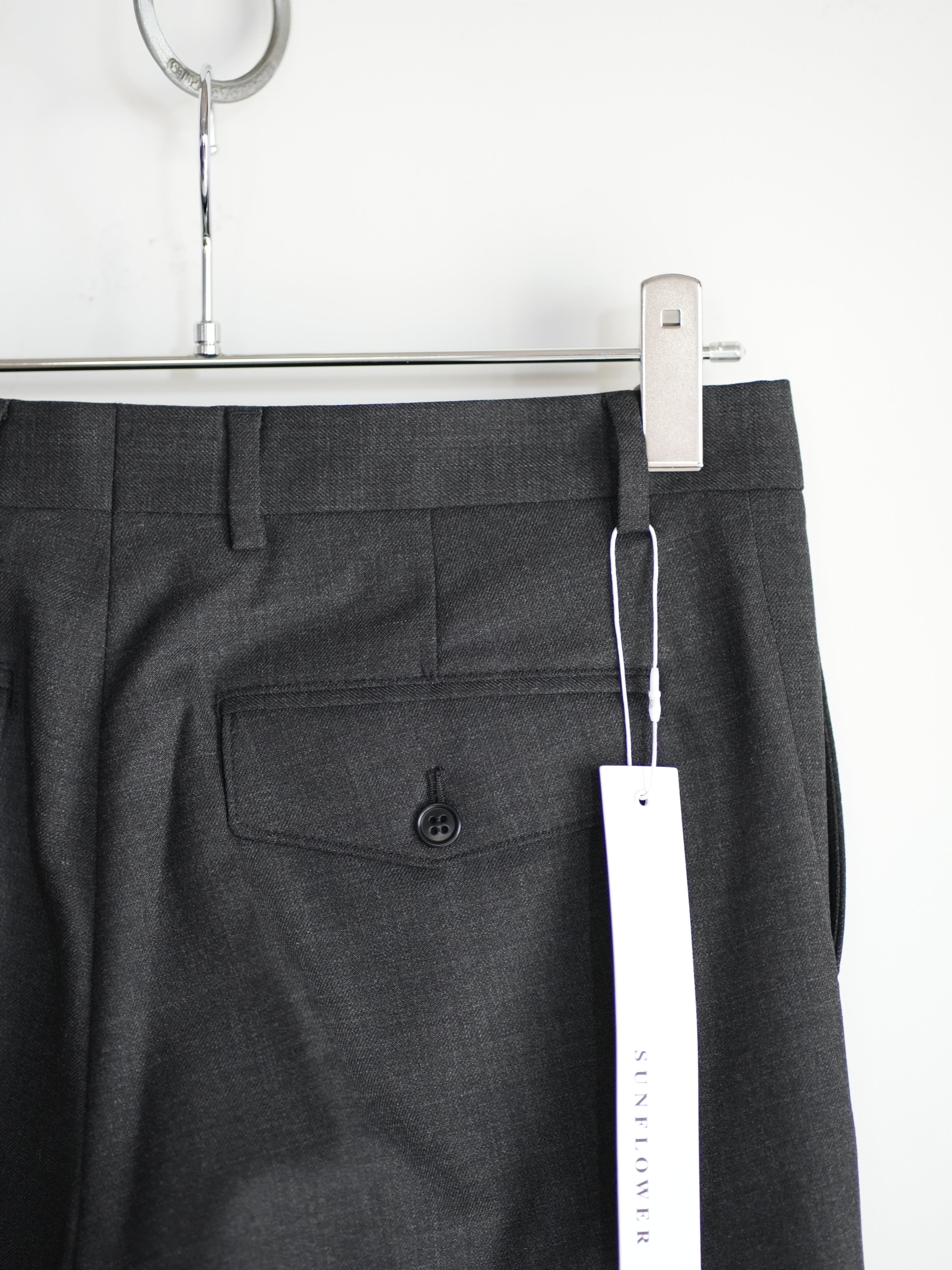WIDE PLEATED TROUSER(ANTRACITE)