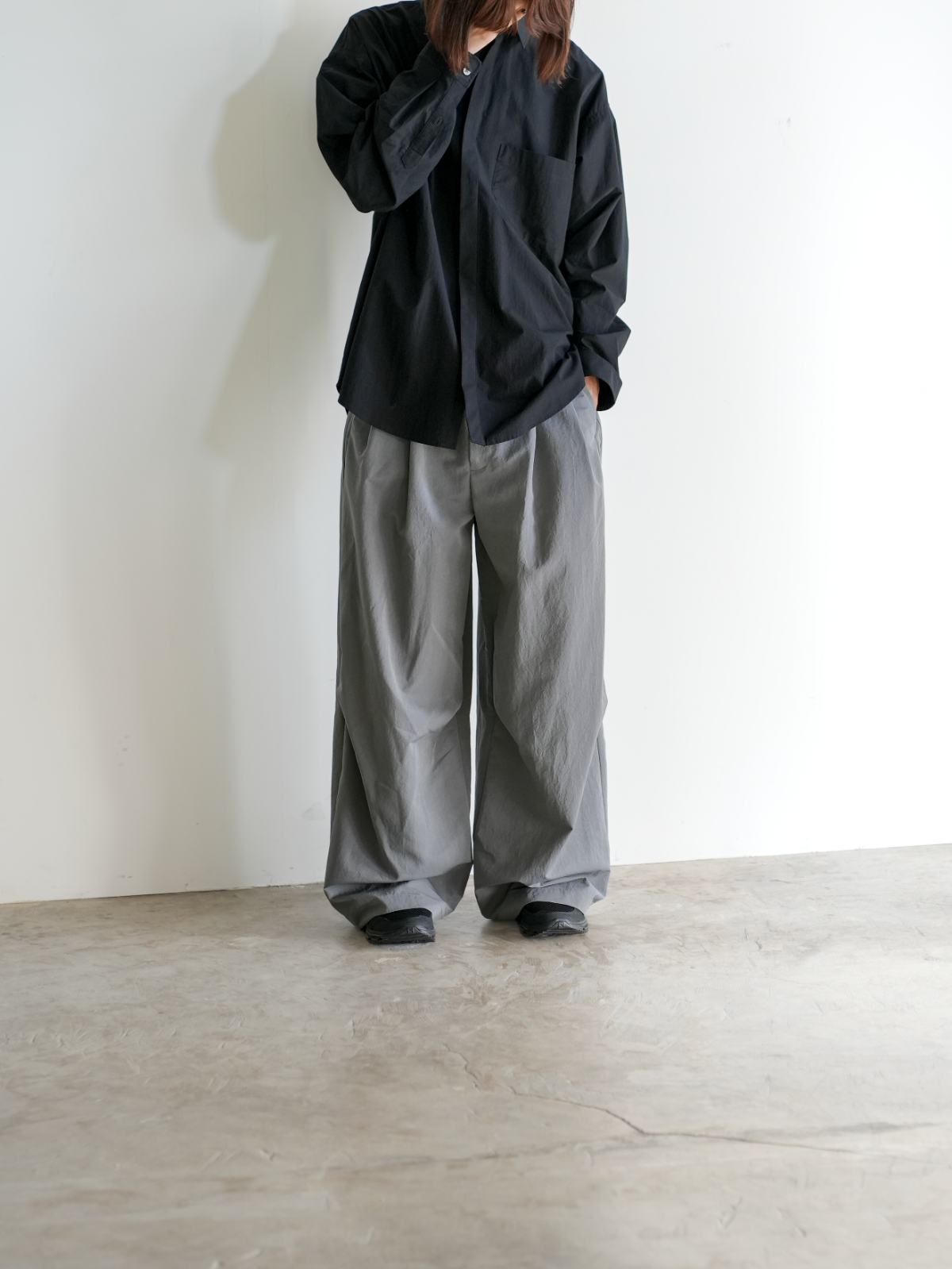 SMOOTH TAFTA DRAPE TUCK PANTS